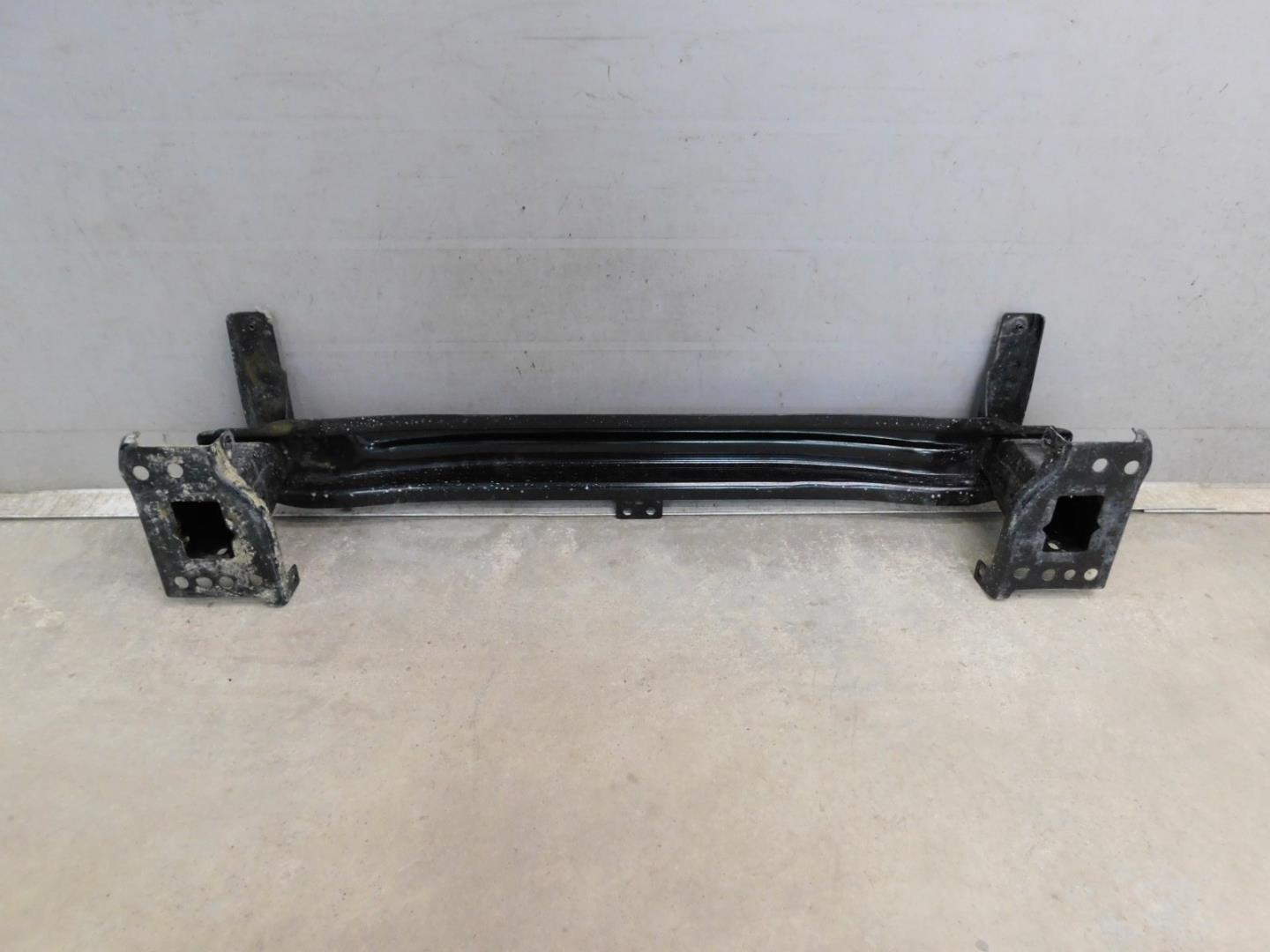 Усилитель переднего бампера