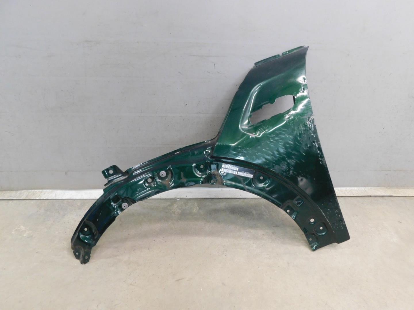 Крыло переднее левое