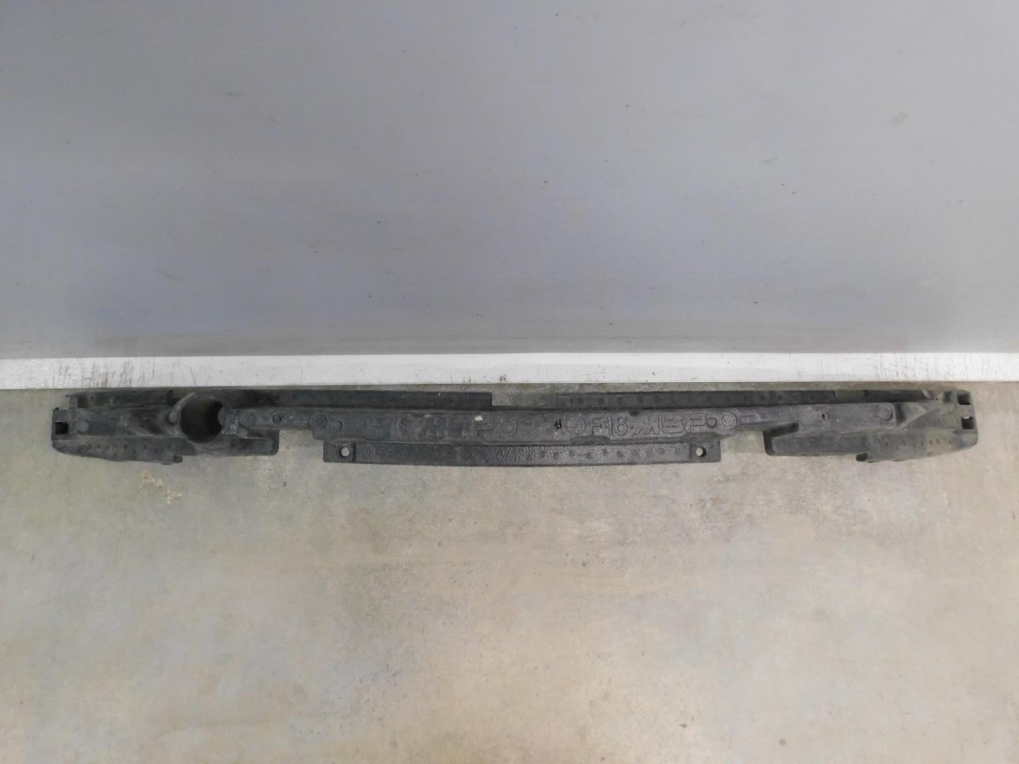 Усилитель переднего бампера