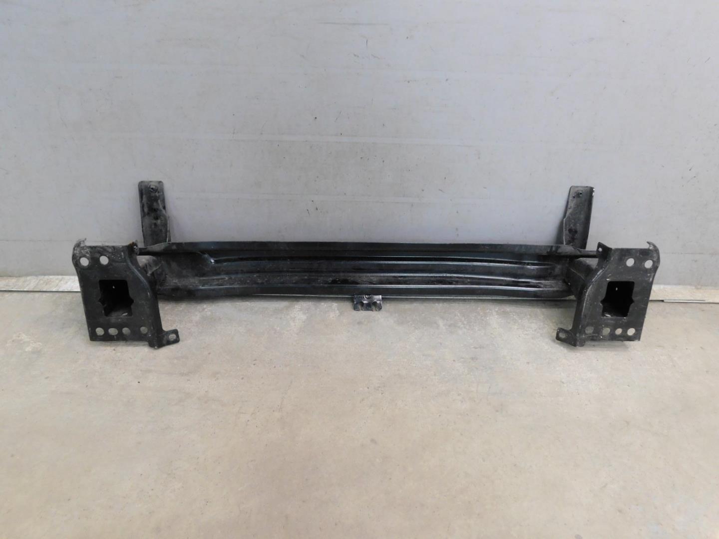 Усилитель переднего бампера