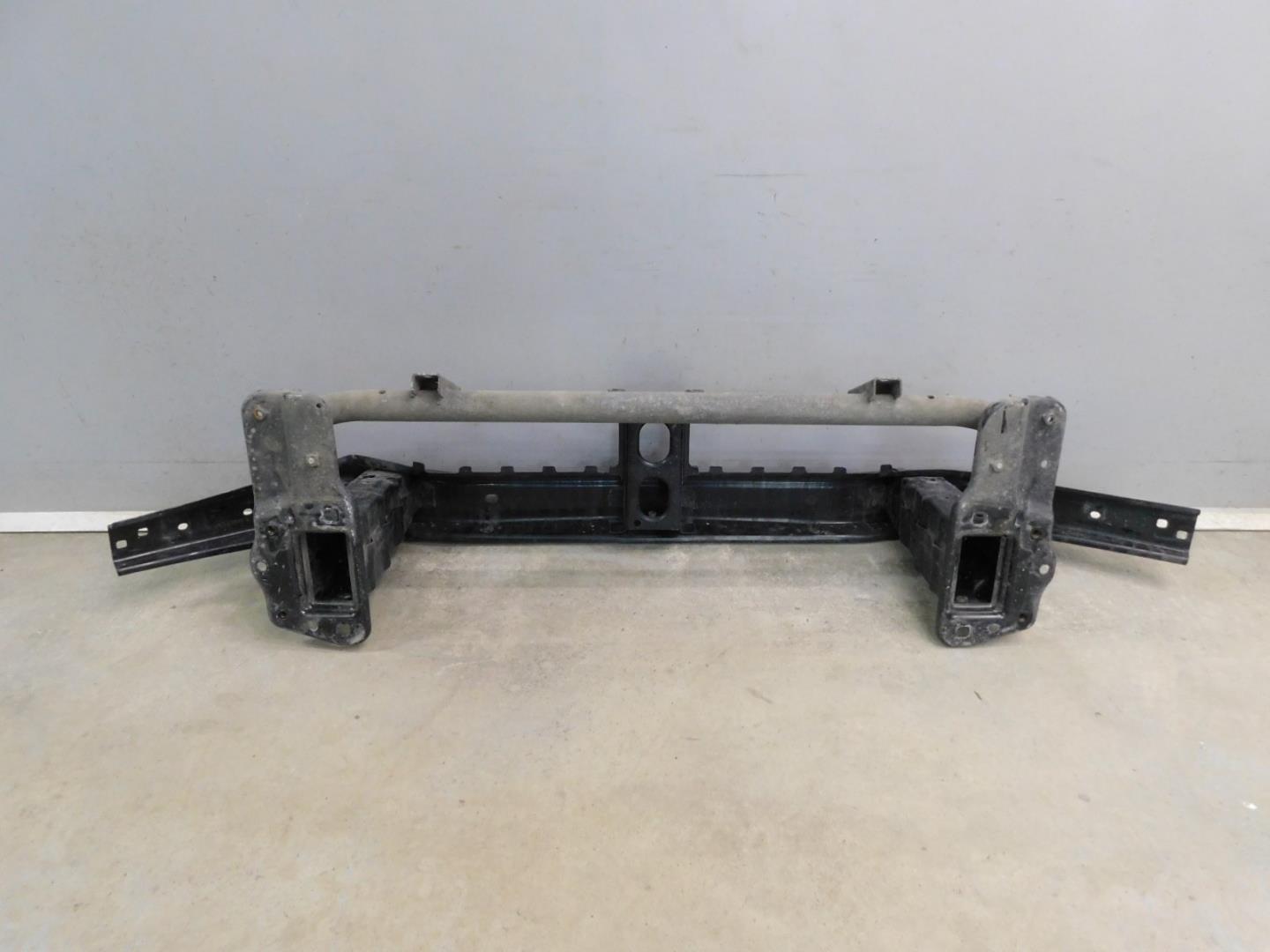 Усилитель переднего бампера