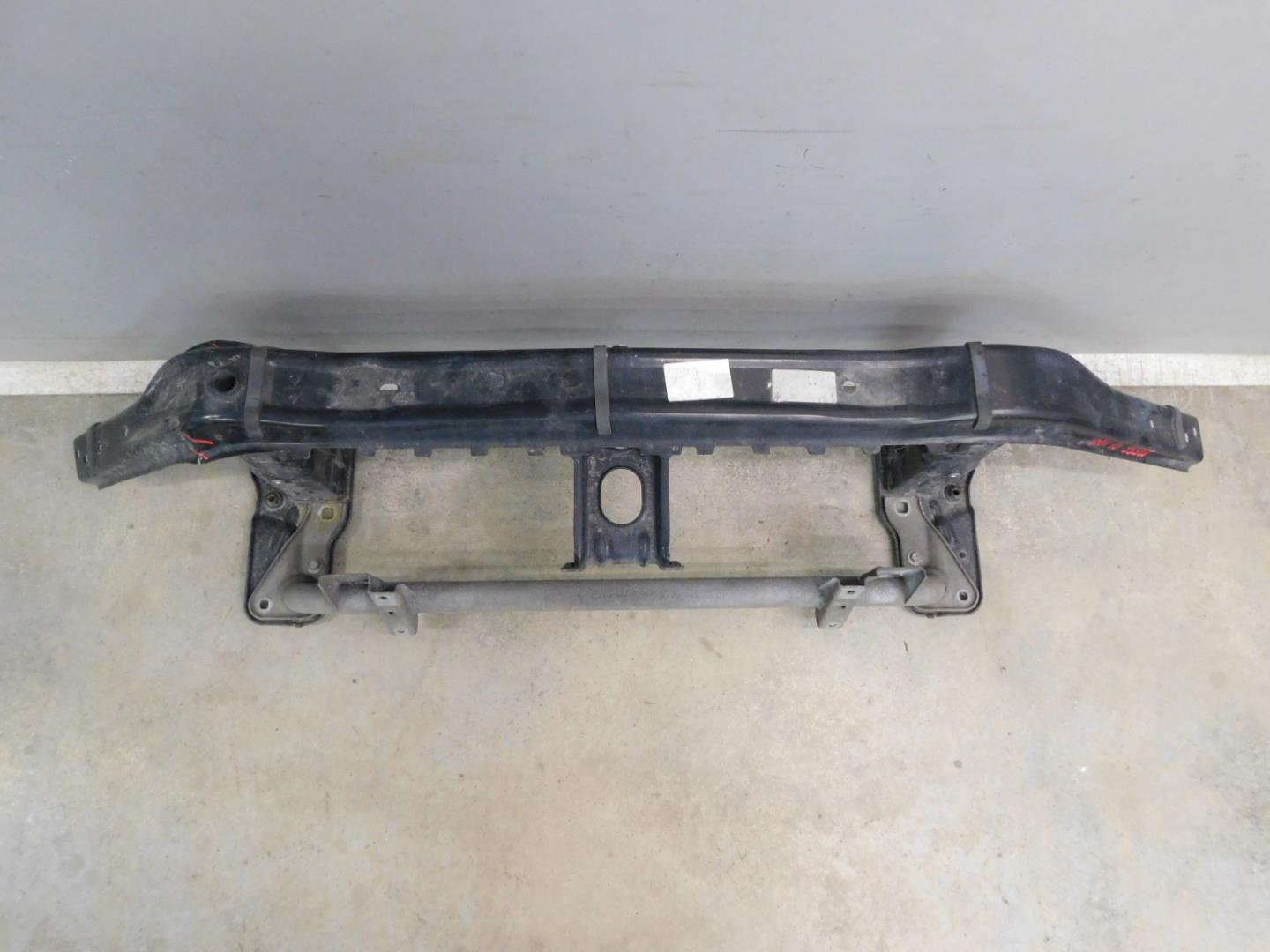 Усилитель переднего бампера