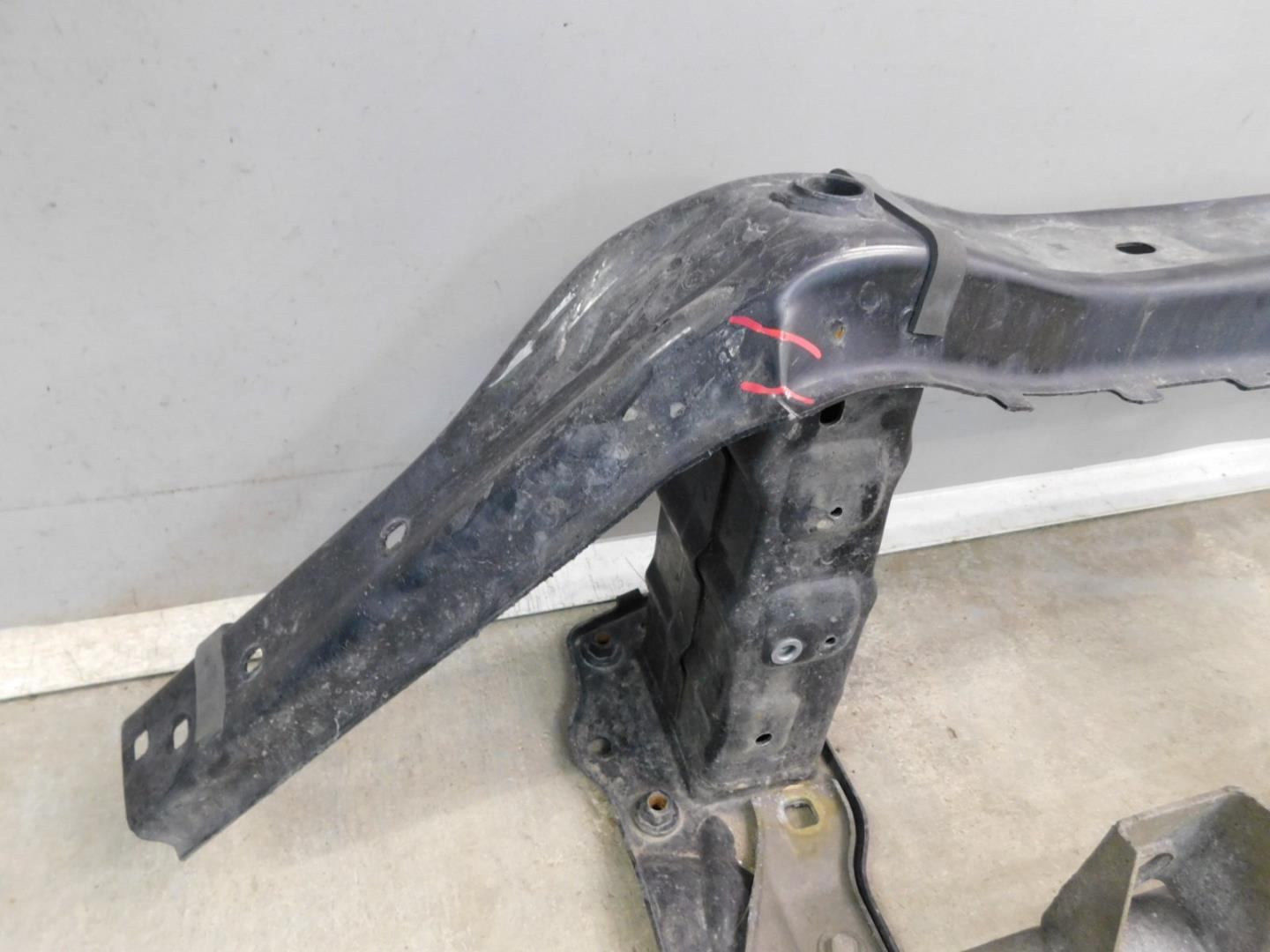 Усилитель переднего бампера