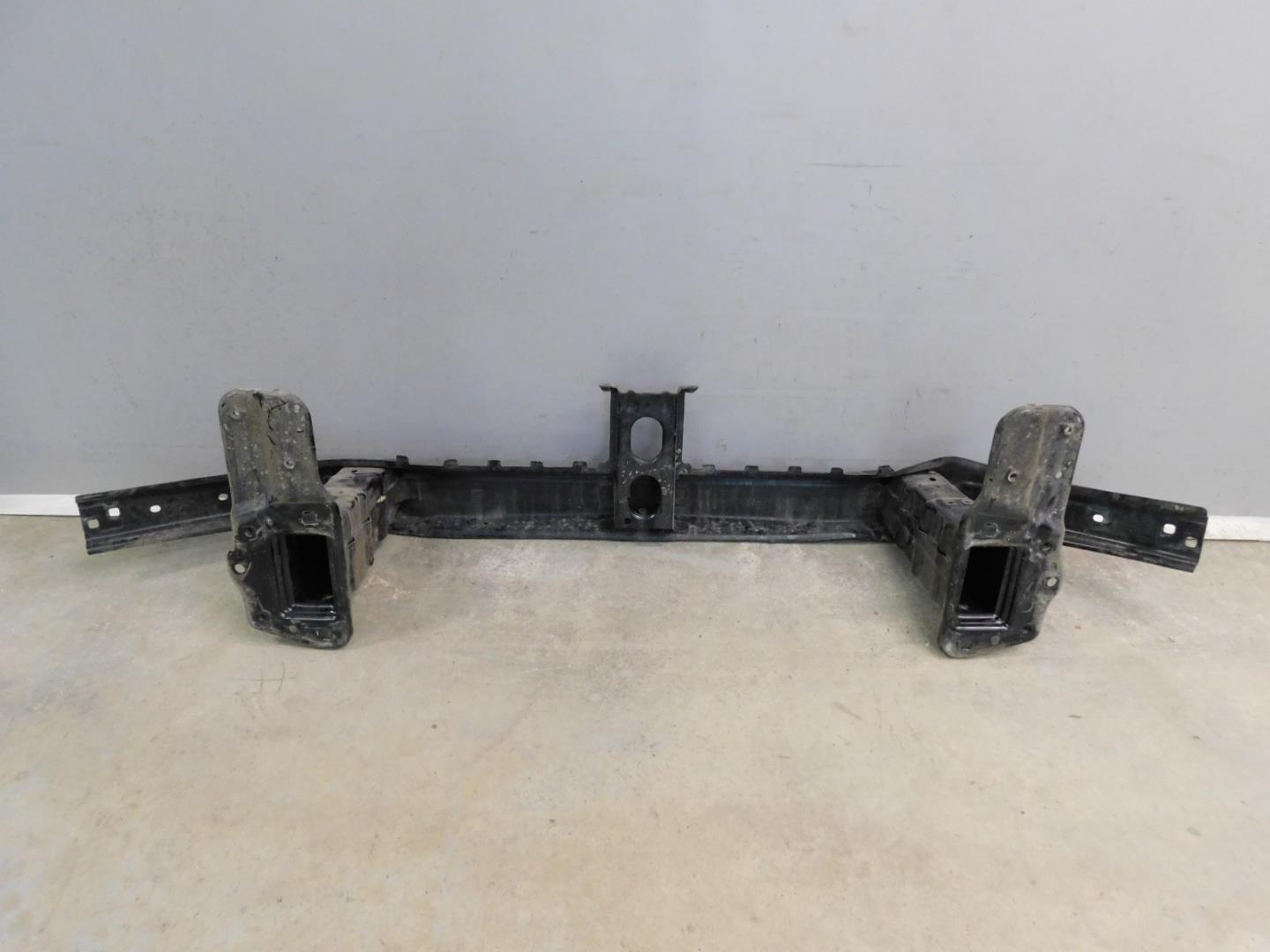 Усилитель переднего бампера