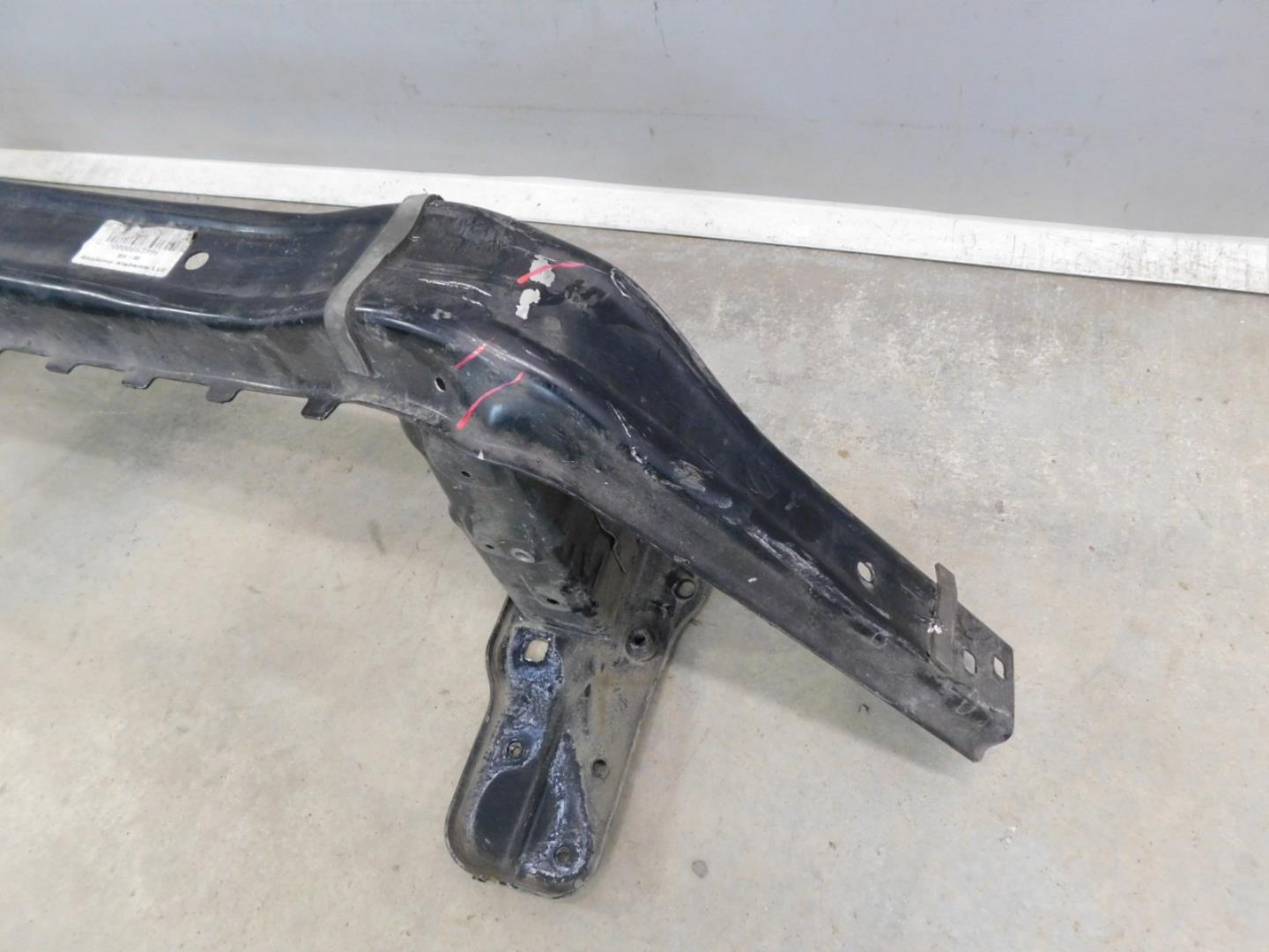 Усилитель переднего бампера