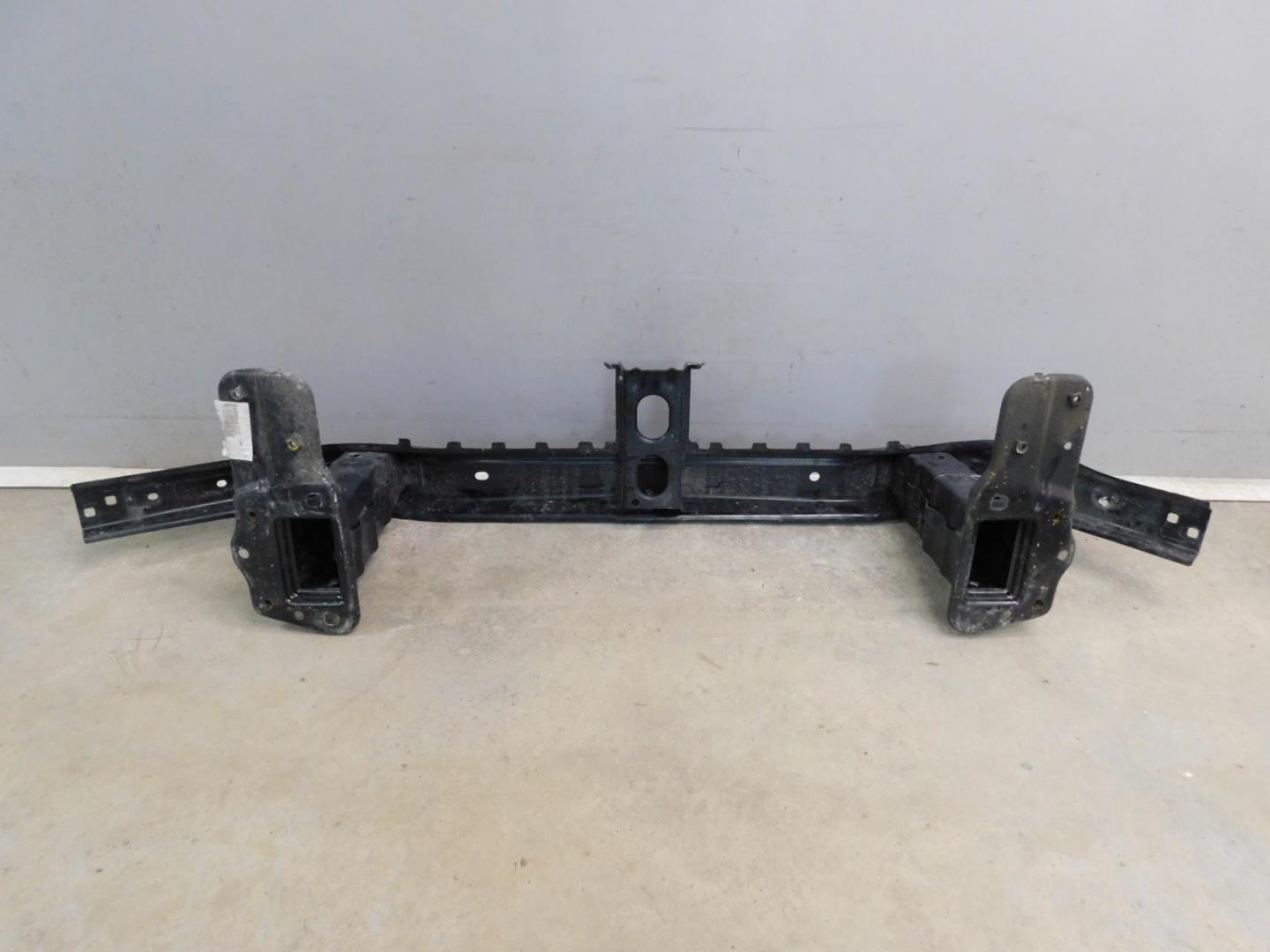 Усилитель переднего бампера