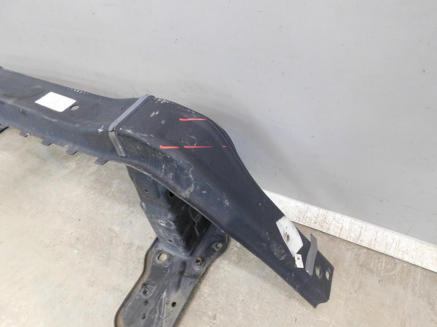 Усилитель переднего бампера