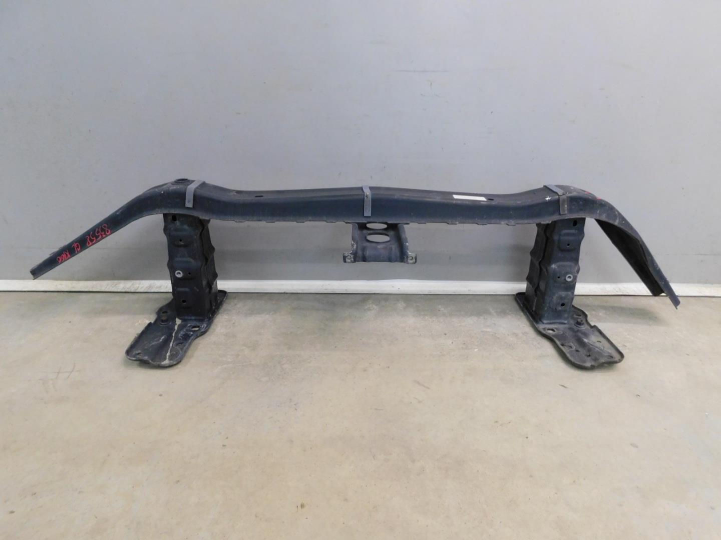 Усилитель переднего бампера