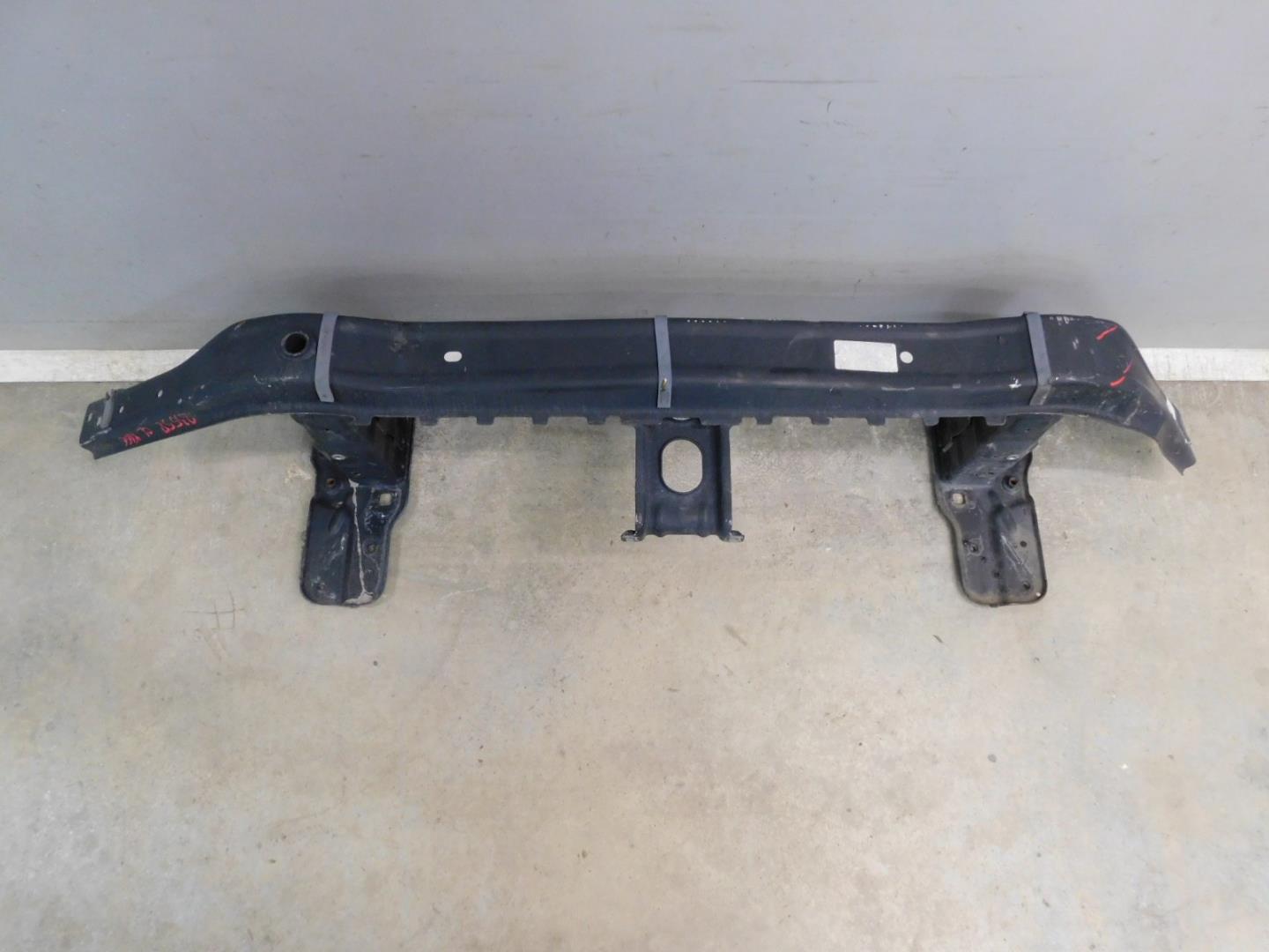 Усилитель переднего бампера