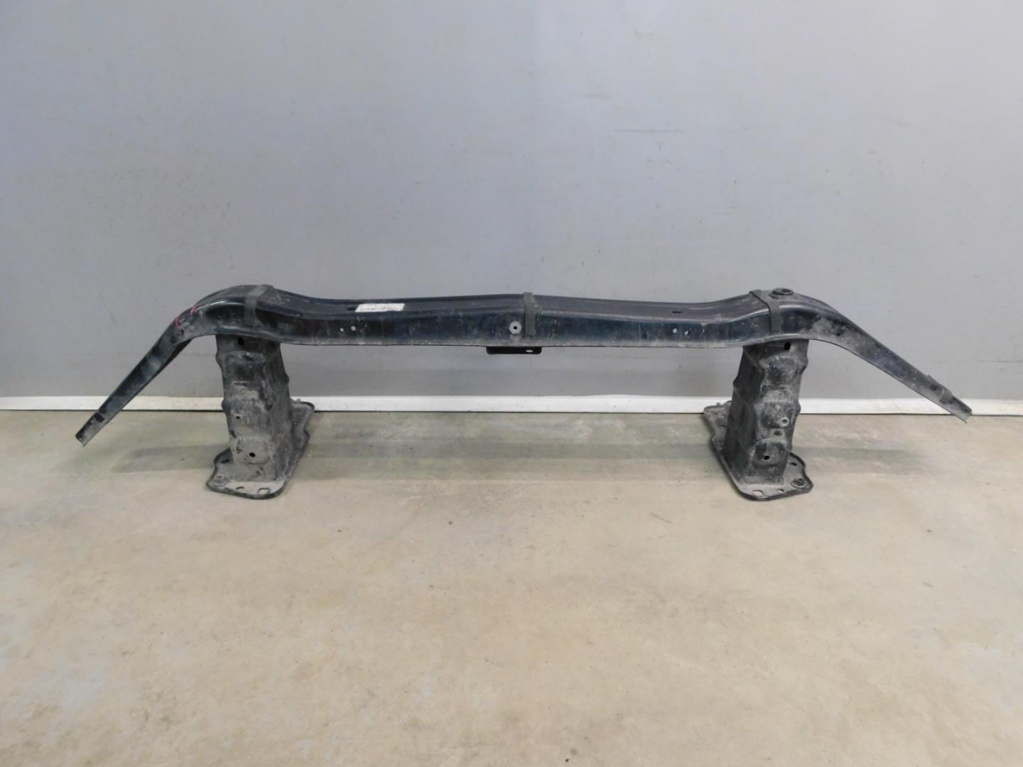 Усилитель переднего бампера