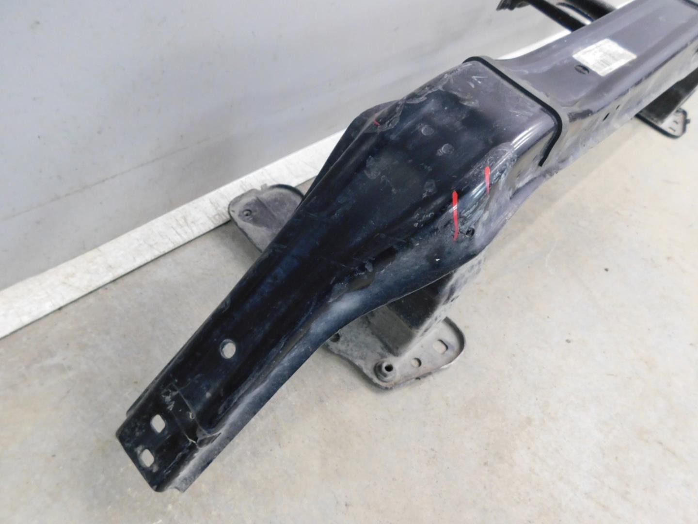 Усилитель переднего бампера