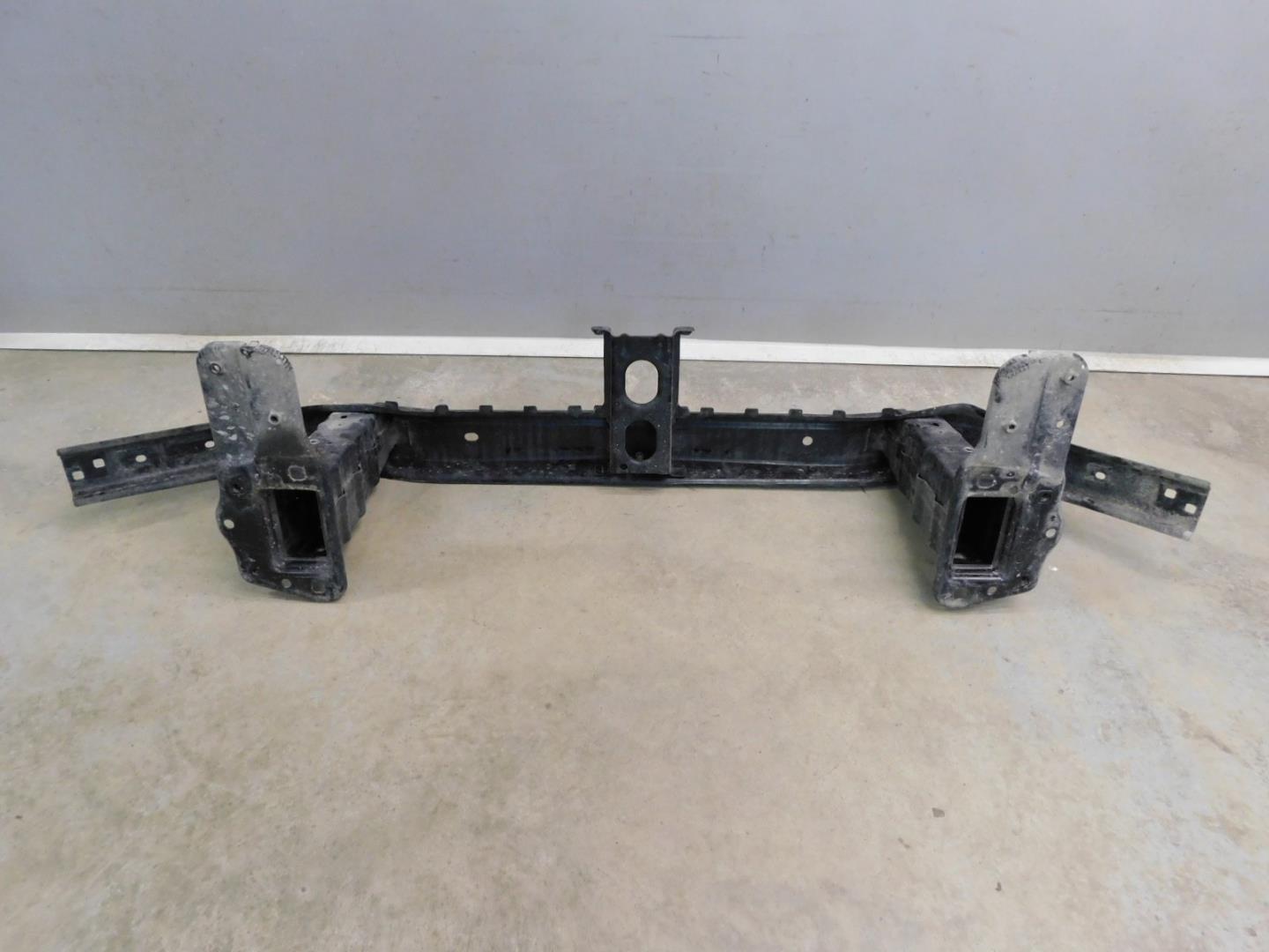 Усилитель переднего бампера