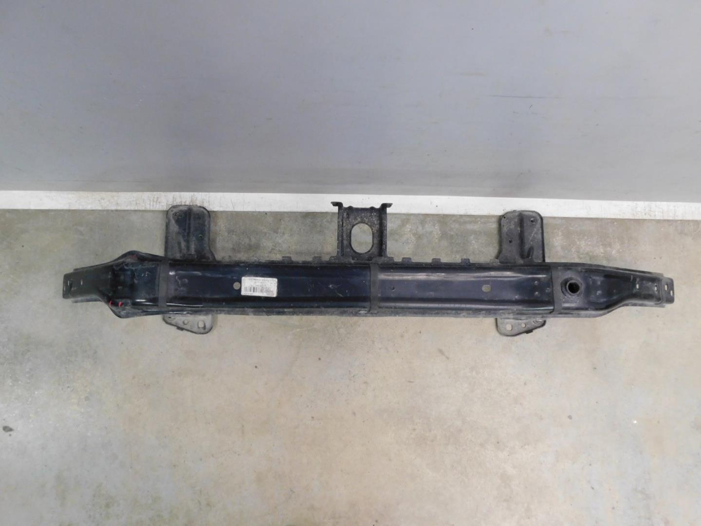 Усилитель переднего бампера