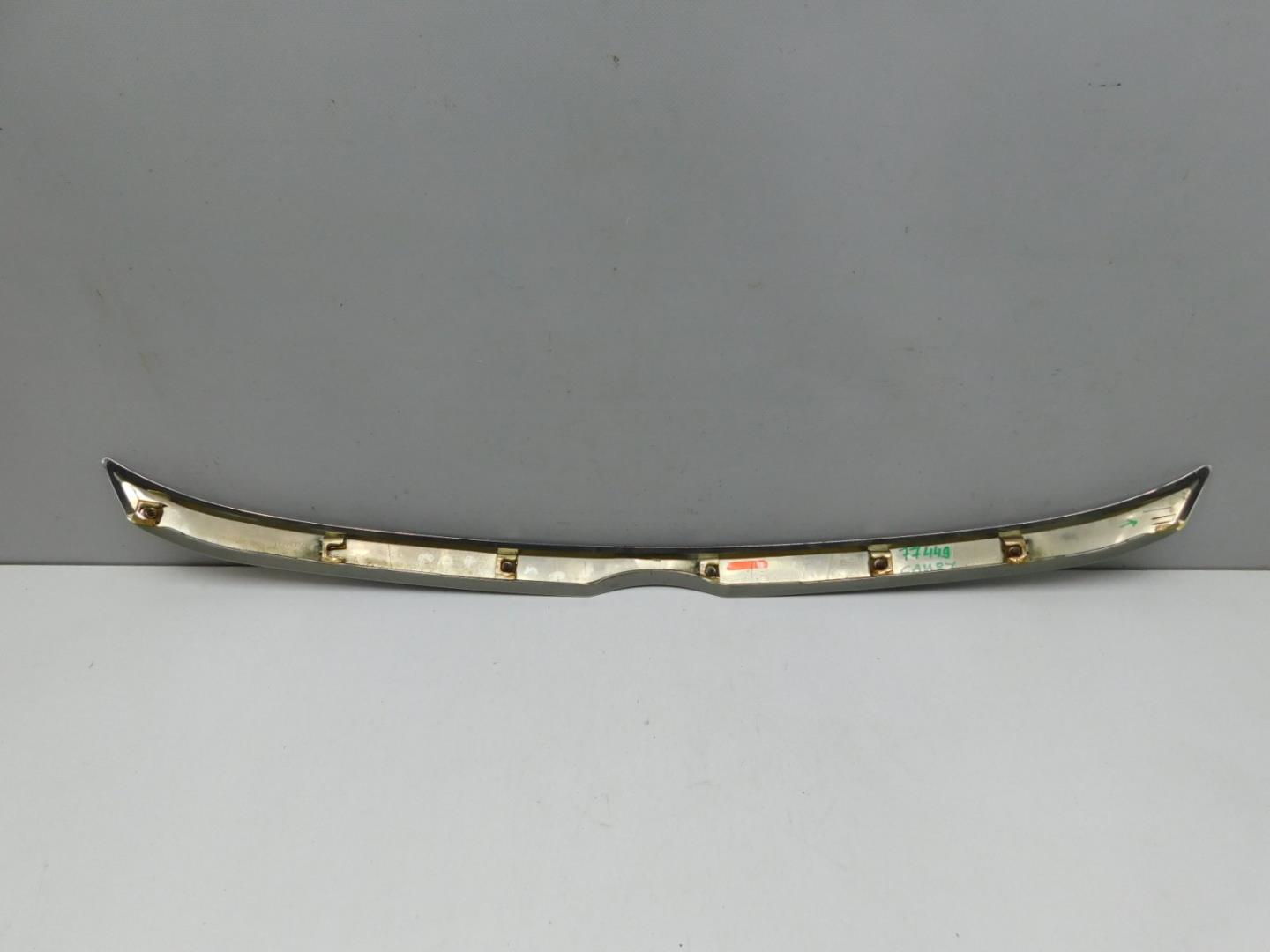 Молдинг капота