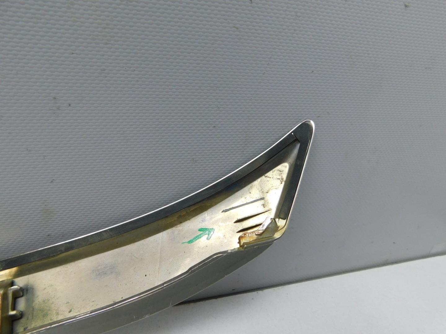 Молдинг капота