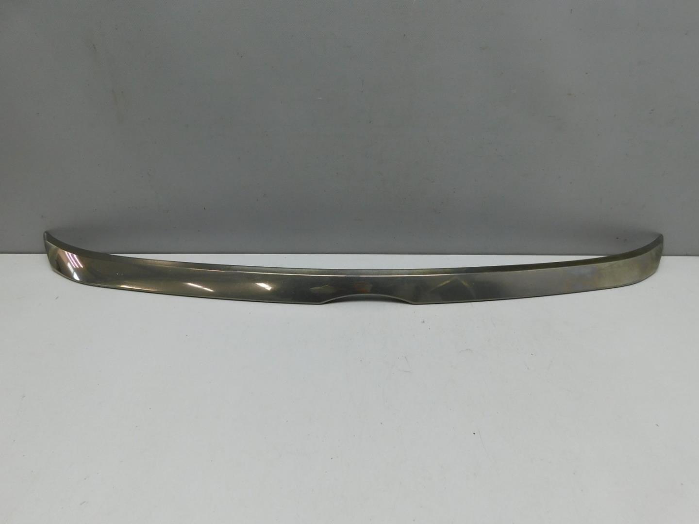 Молдинг капота