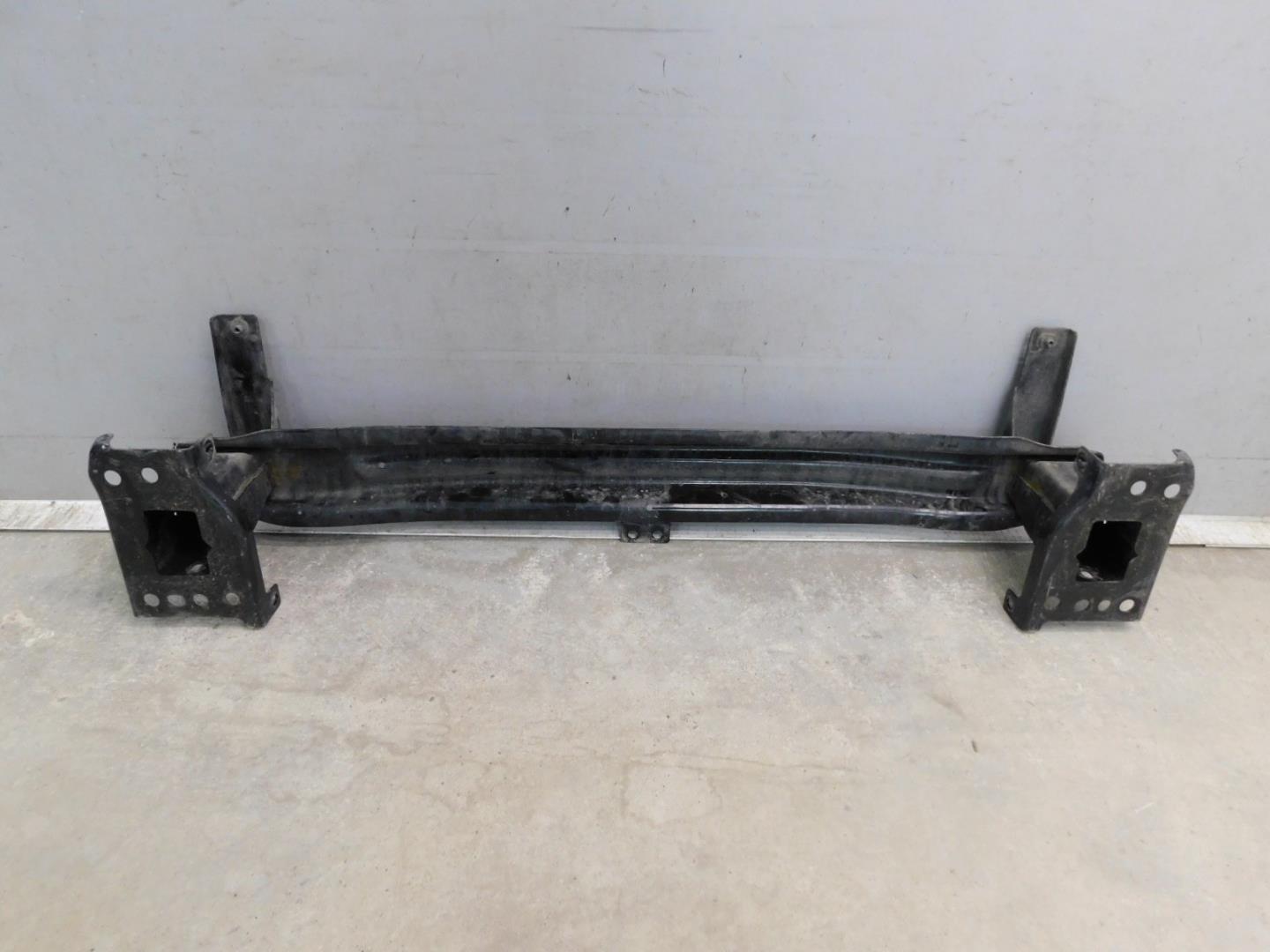 Усилитель переднего бампера