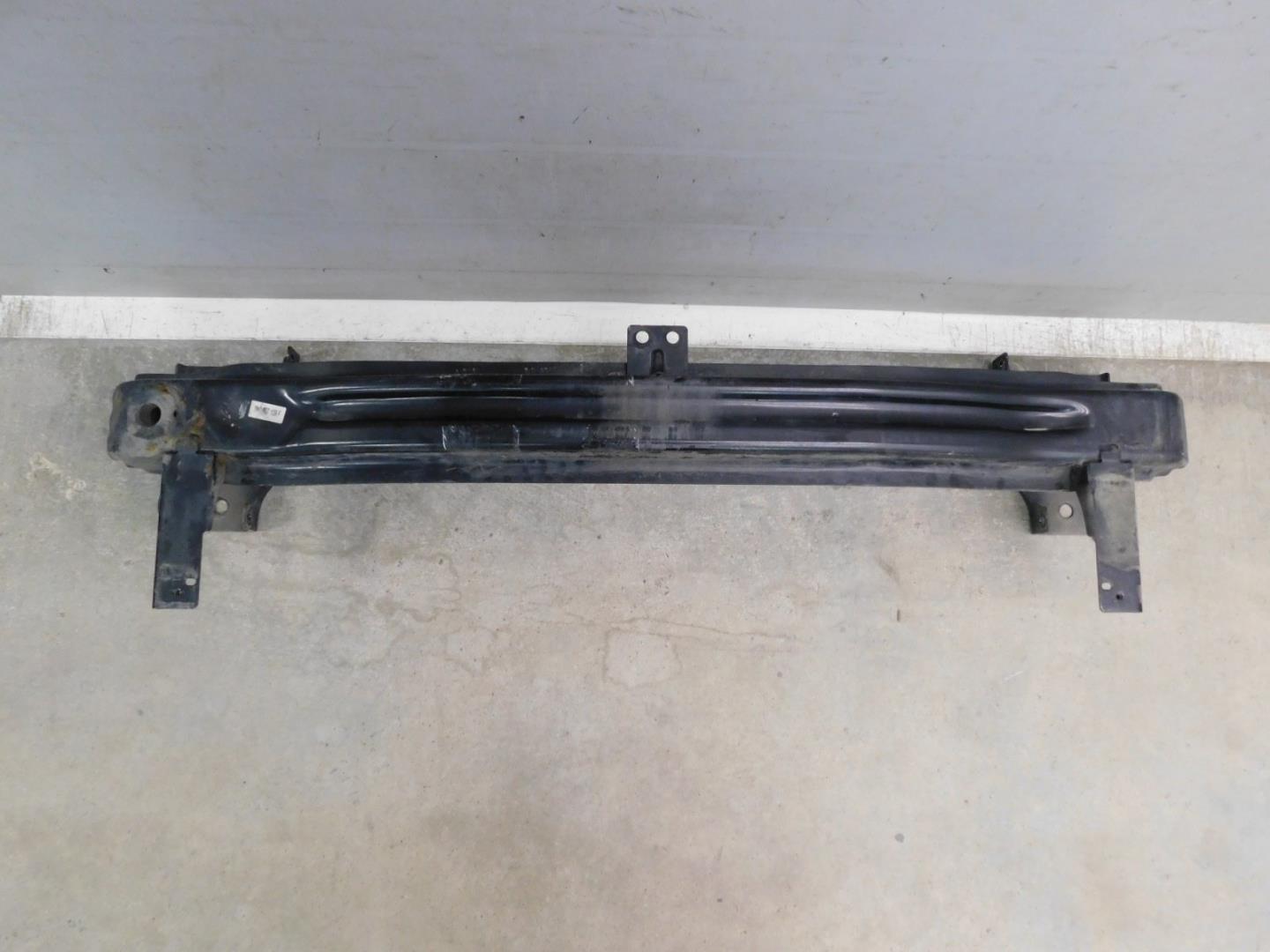 Усилитель переднего бампера