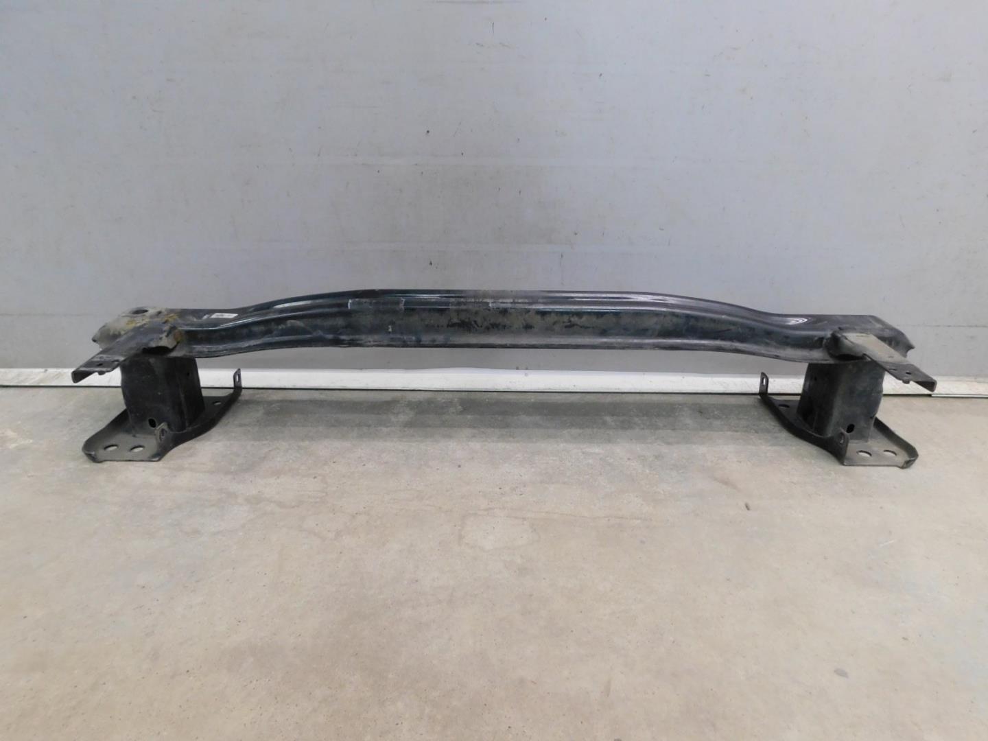 Усилитель переднего бампера