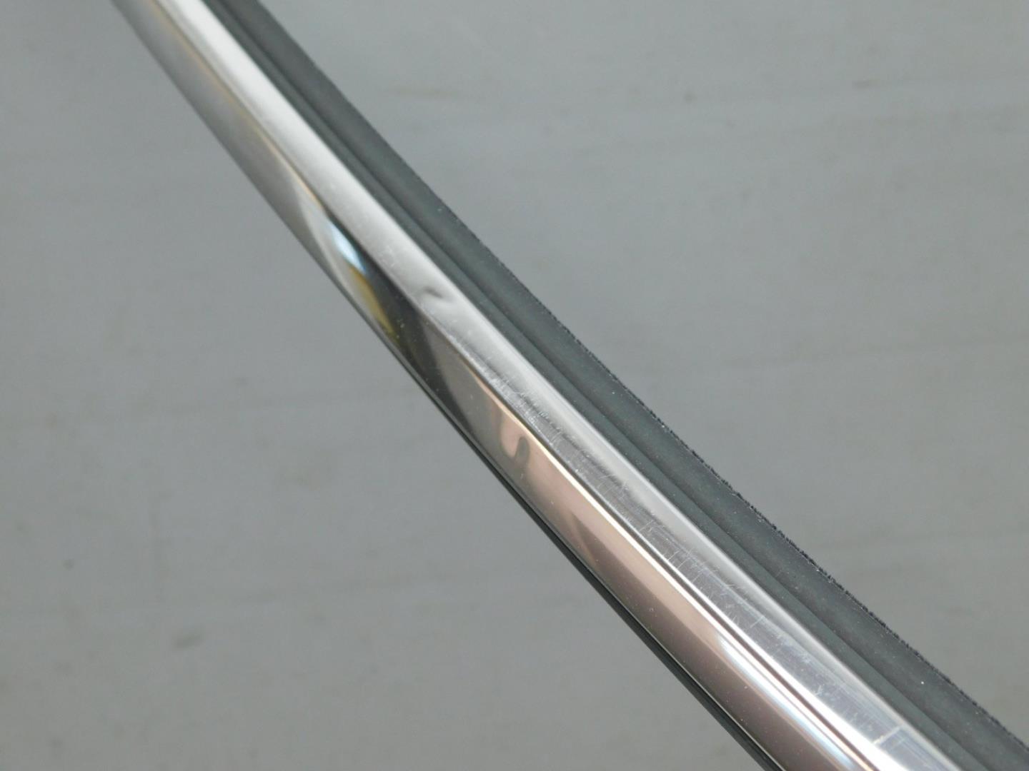 Накладка стекла переднего левого