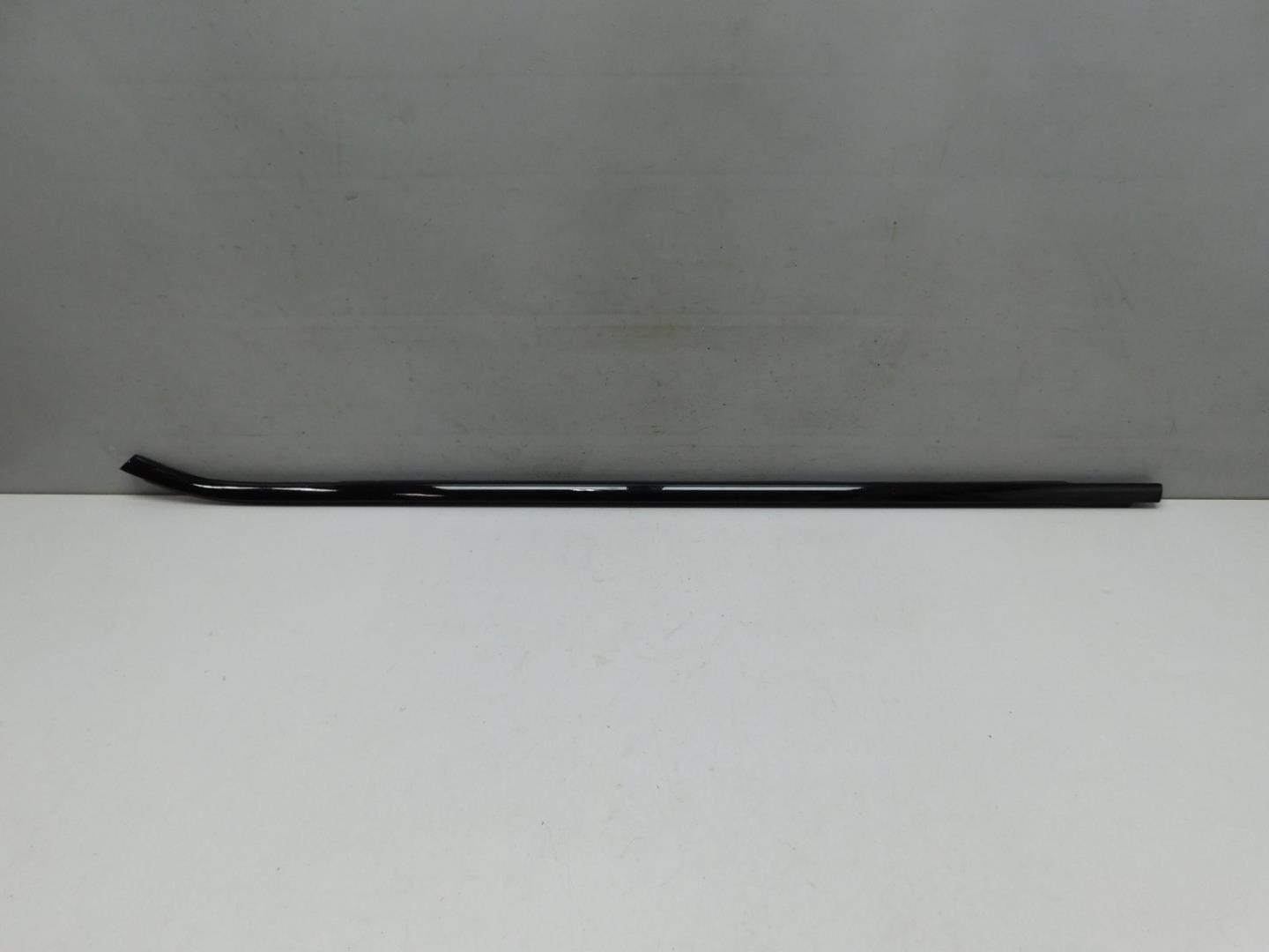 Накладка стекла переднего левого