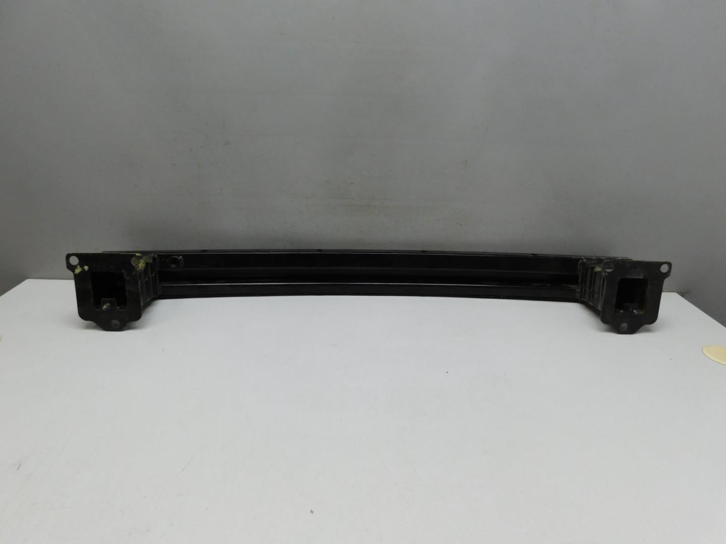 Усилитель переднего бампера