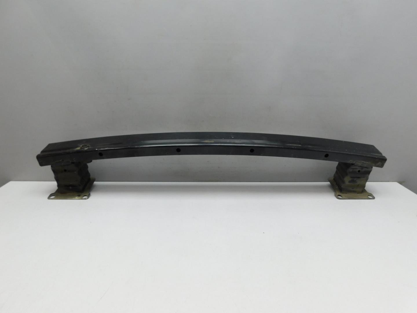 Усилитель переднего бампера