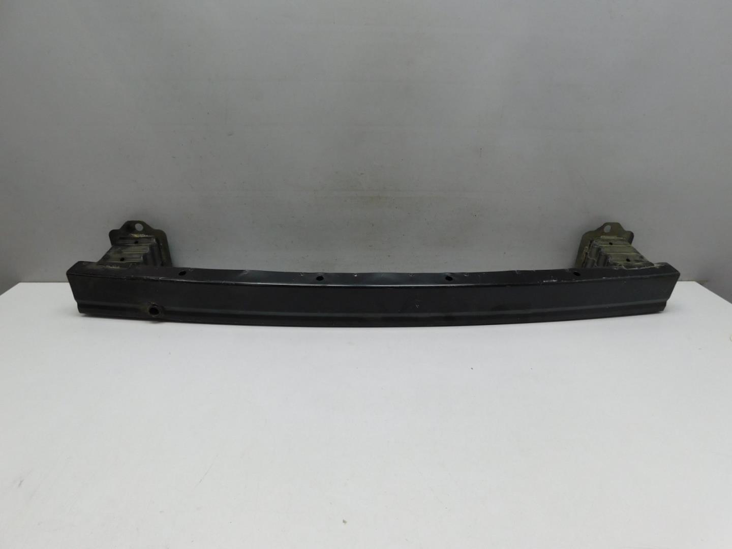 Усилитель переднего бампера