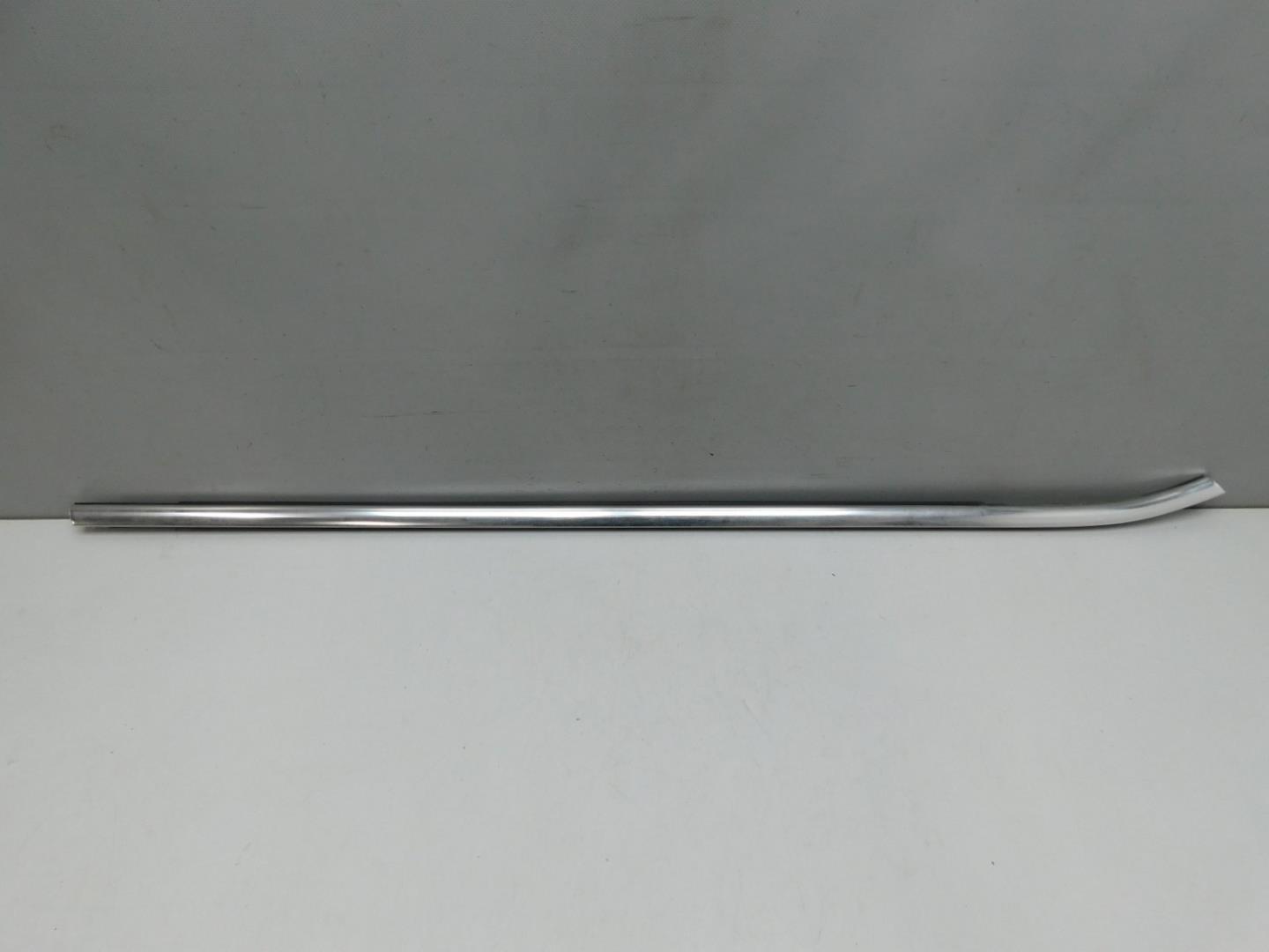 Накладка стекла переднего правого