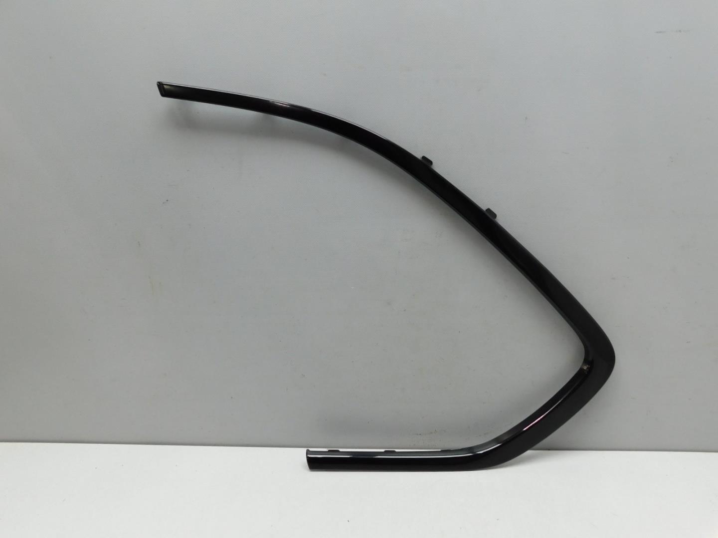 Накладка стекла заднего левого