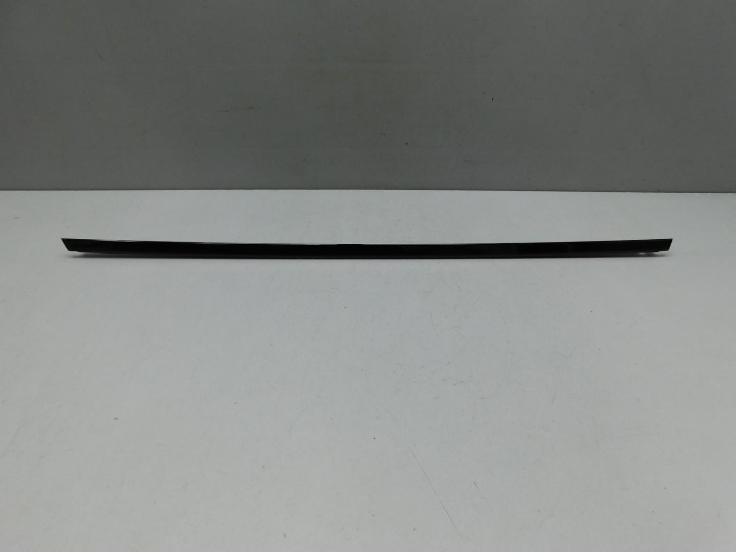 Накладка стекла заднего левого