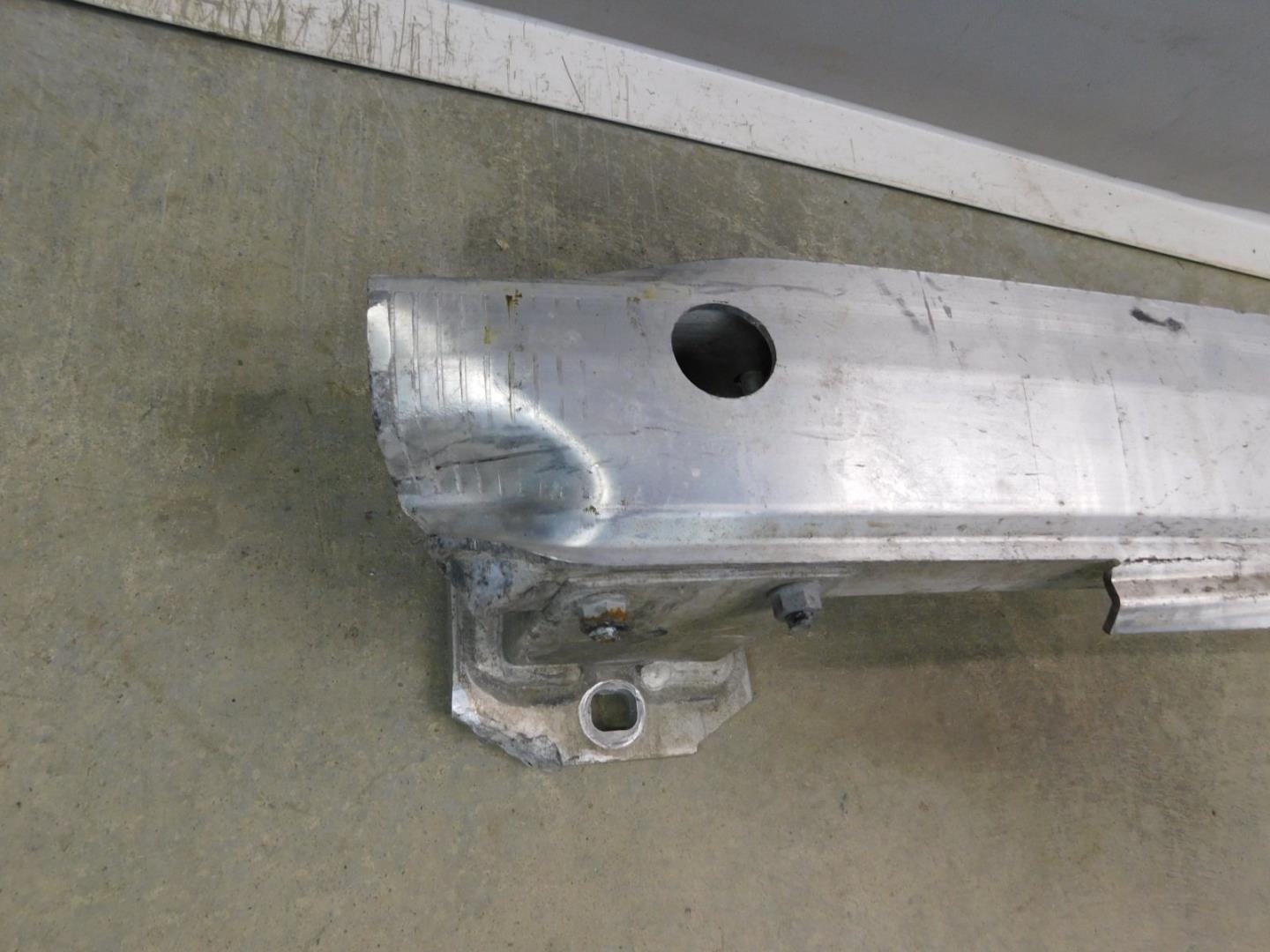 Усилитель заднего бампера