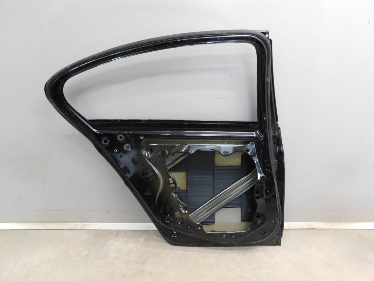 Дверь задняя левая