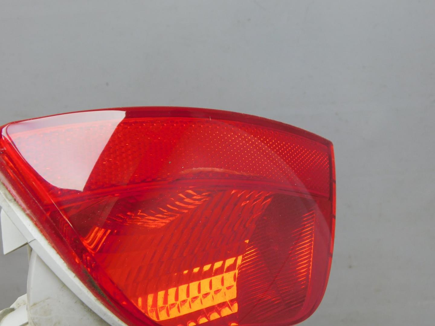 Фонарь задний в бампер левый