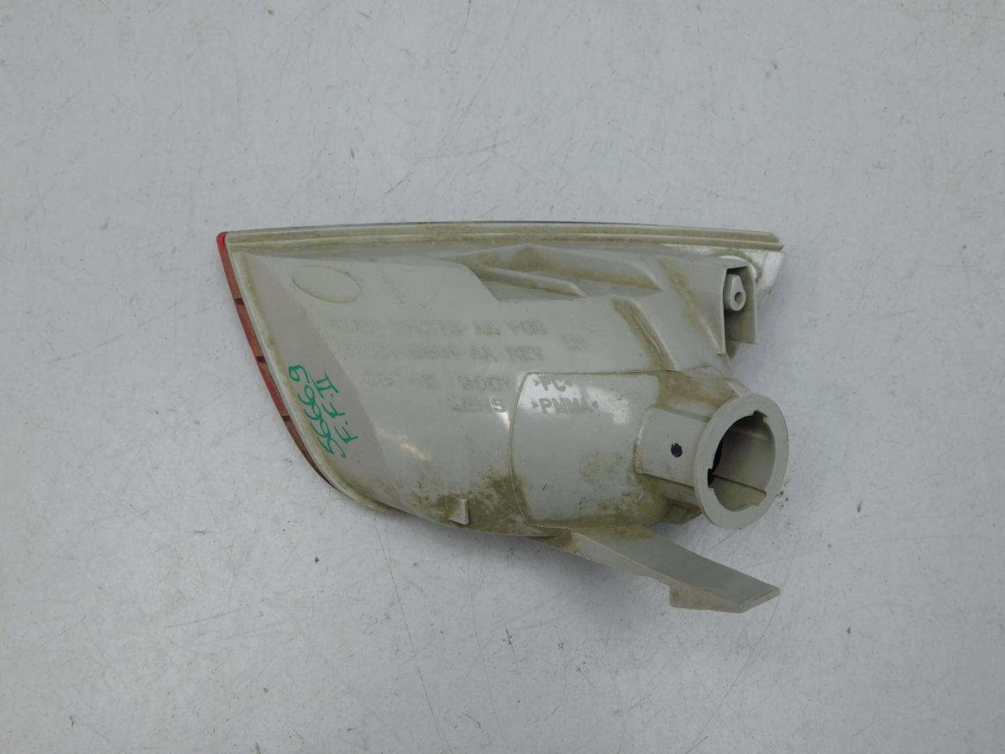 Фонарь задний в бампер левый