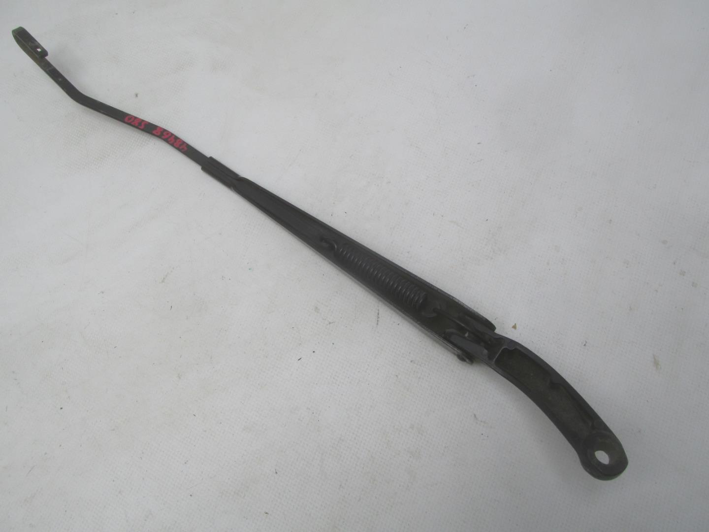 Поводок стеклоочистителя переднего