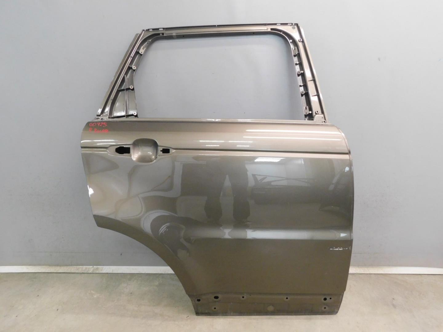 Дверь задняя правая