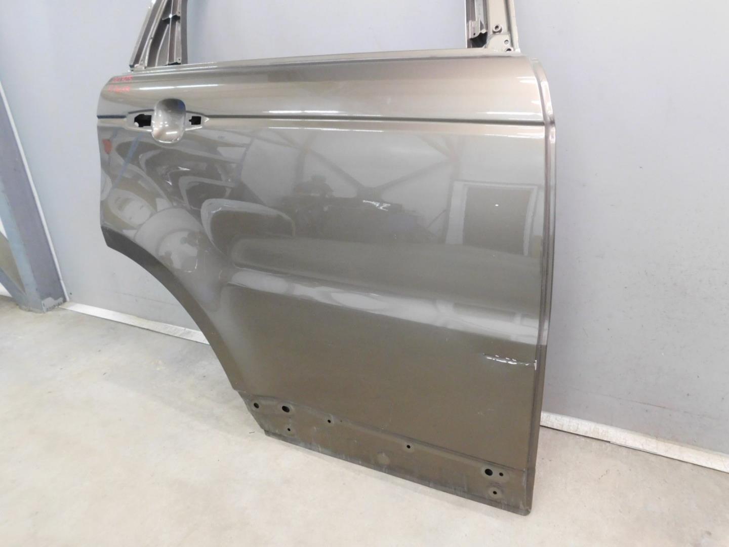 Дверь задняя правая