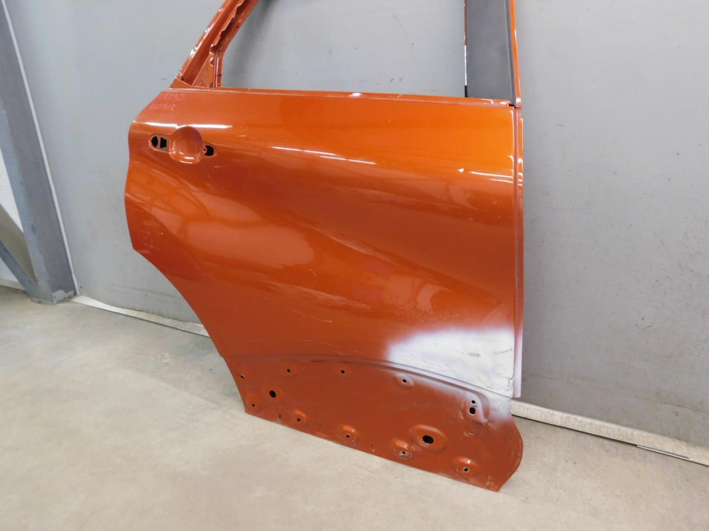 Дверь задняя правая