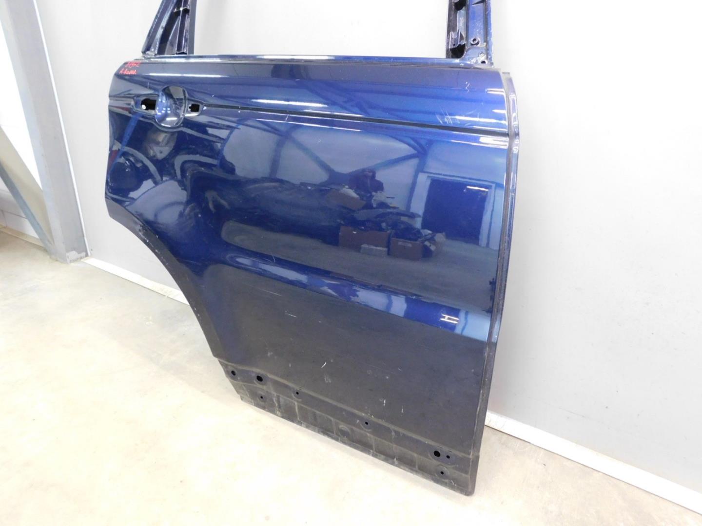 Дверь задняя правая