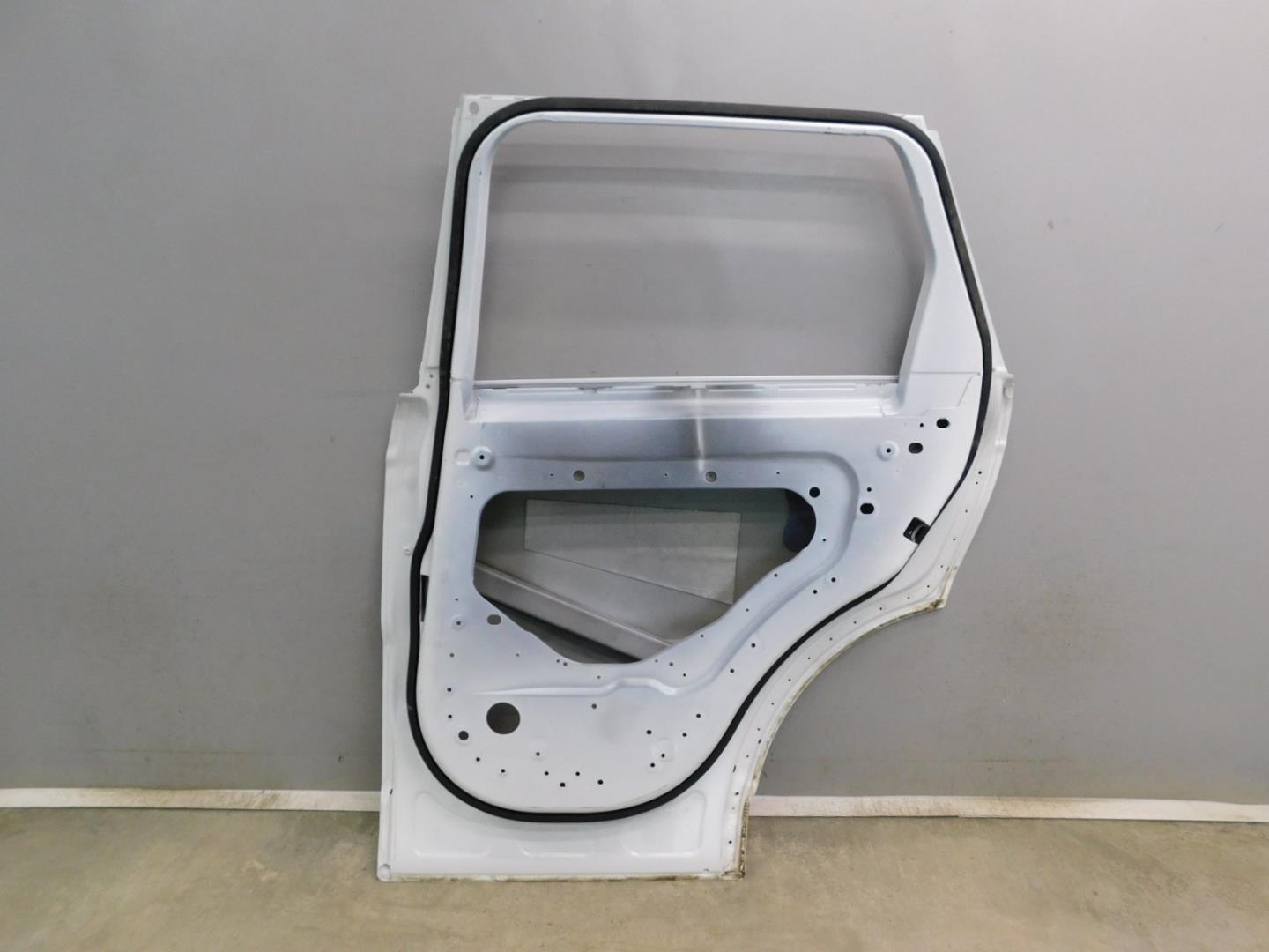 Дверь задняя правая