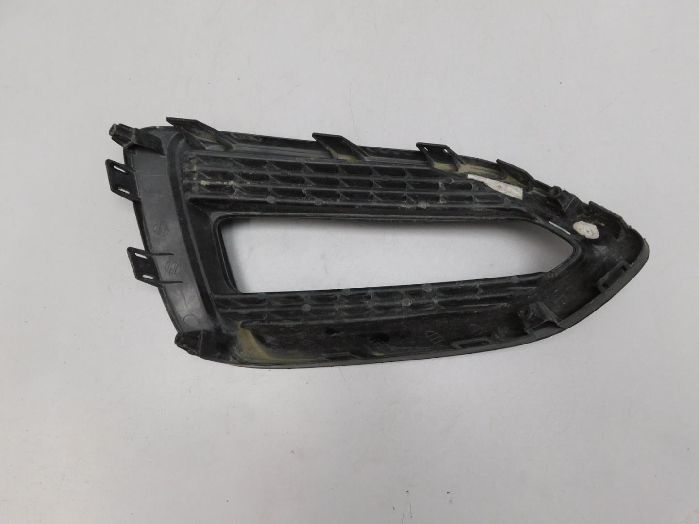 Решетка в бампер правая