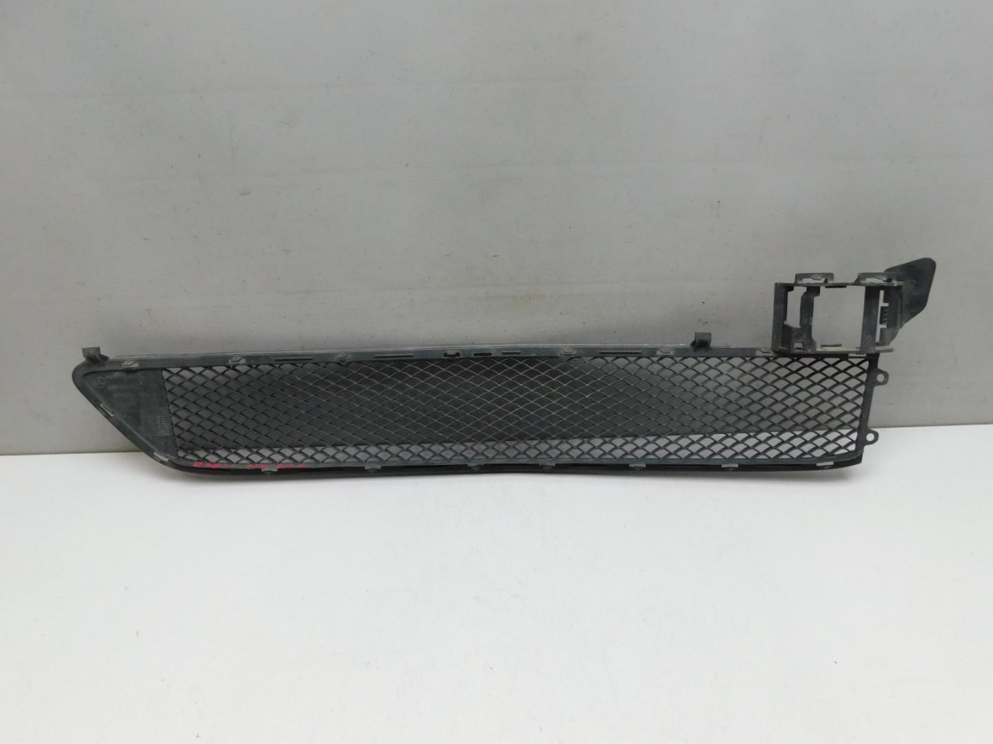 Решетка в бампер центральная