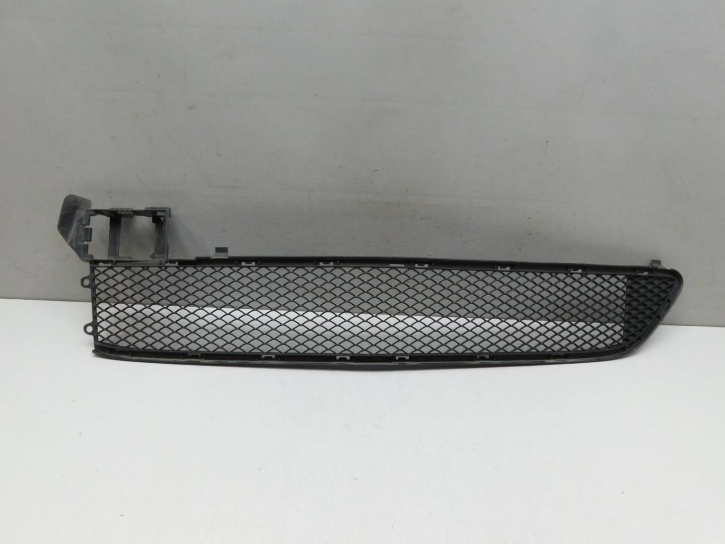 Решетка в бампер центральная