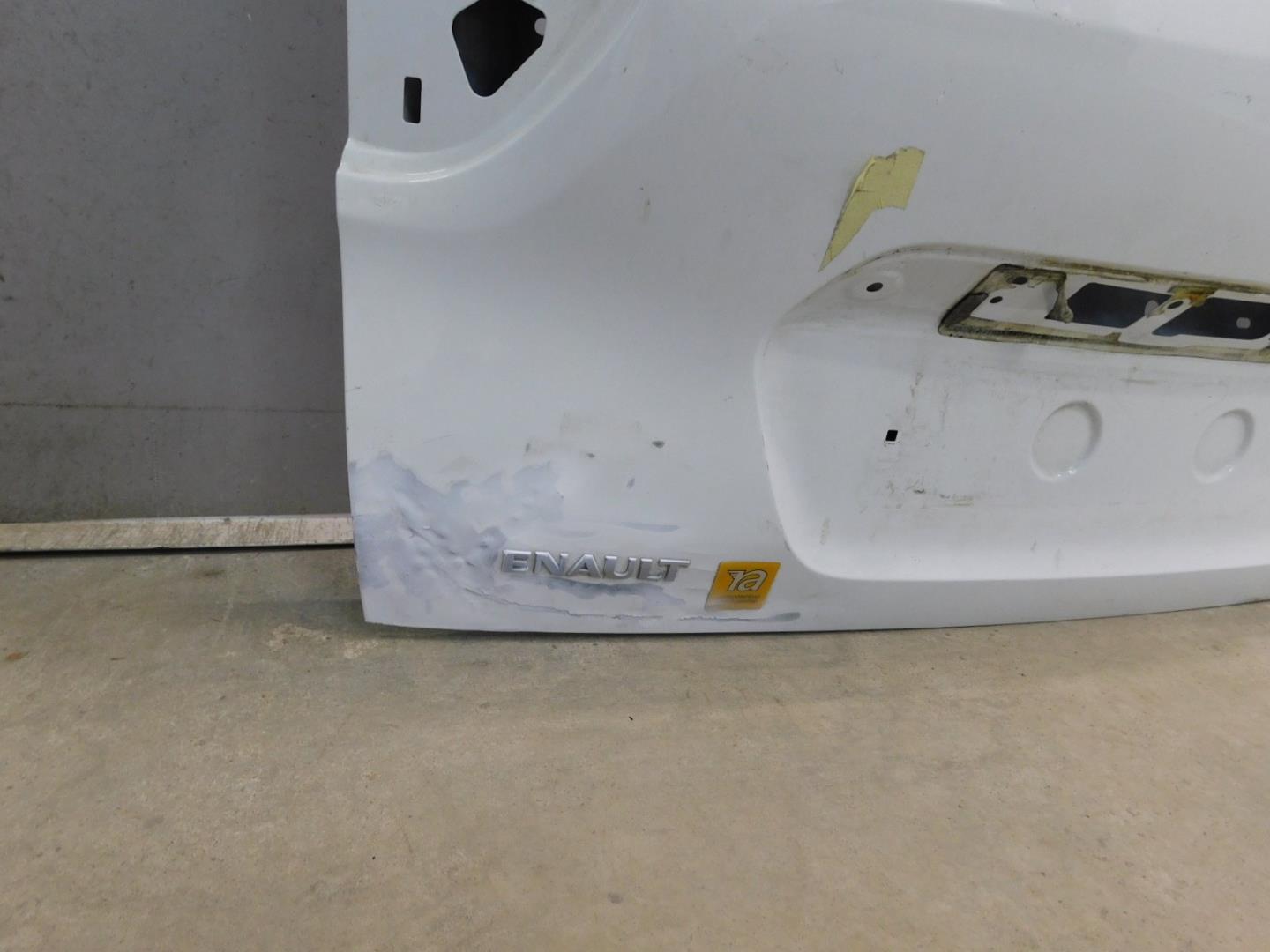 Дверь багажника