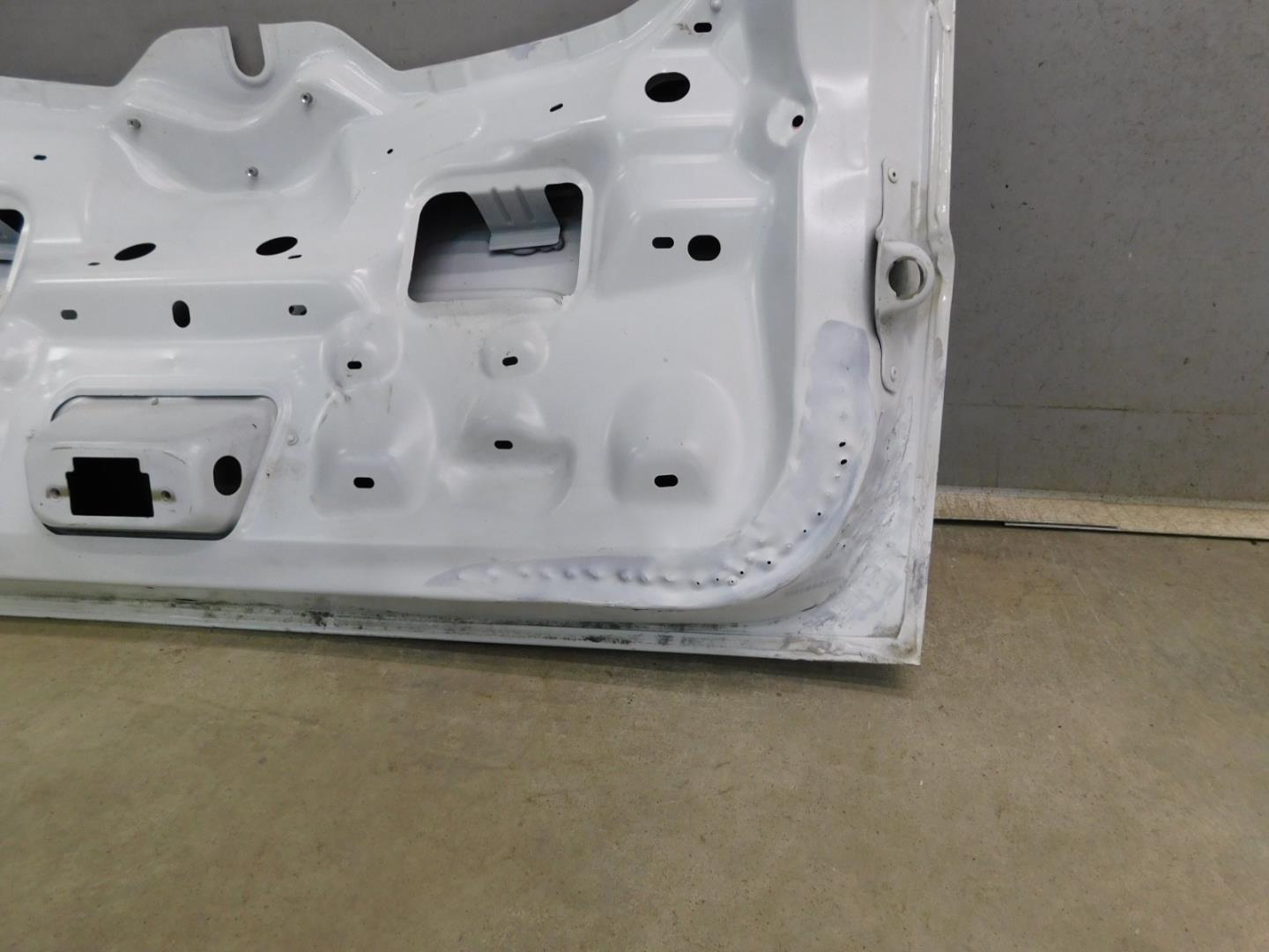 Дверь багажника