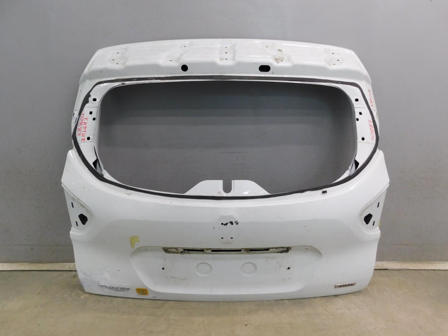 Дверь багажника