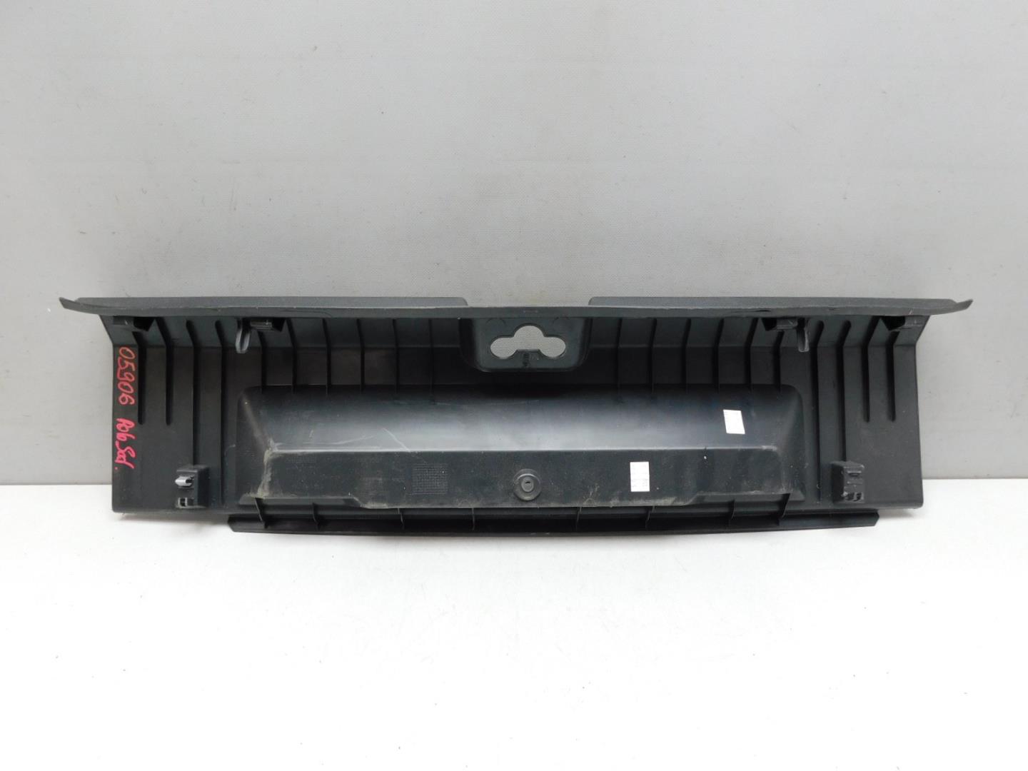 Обшивка багажника