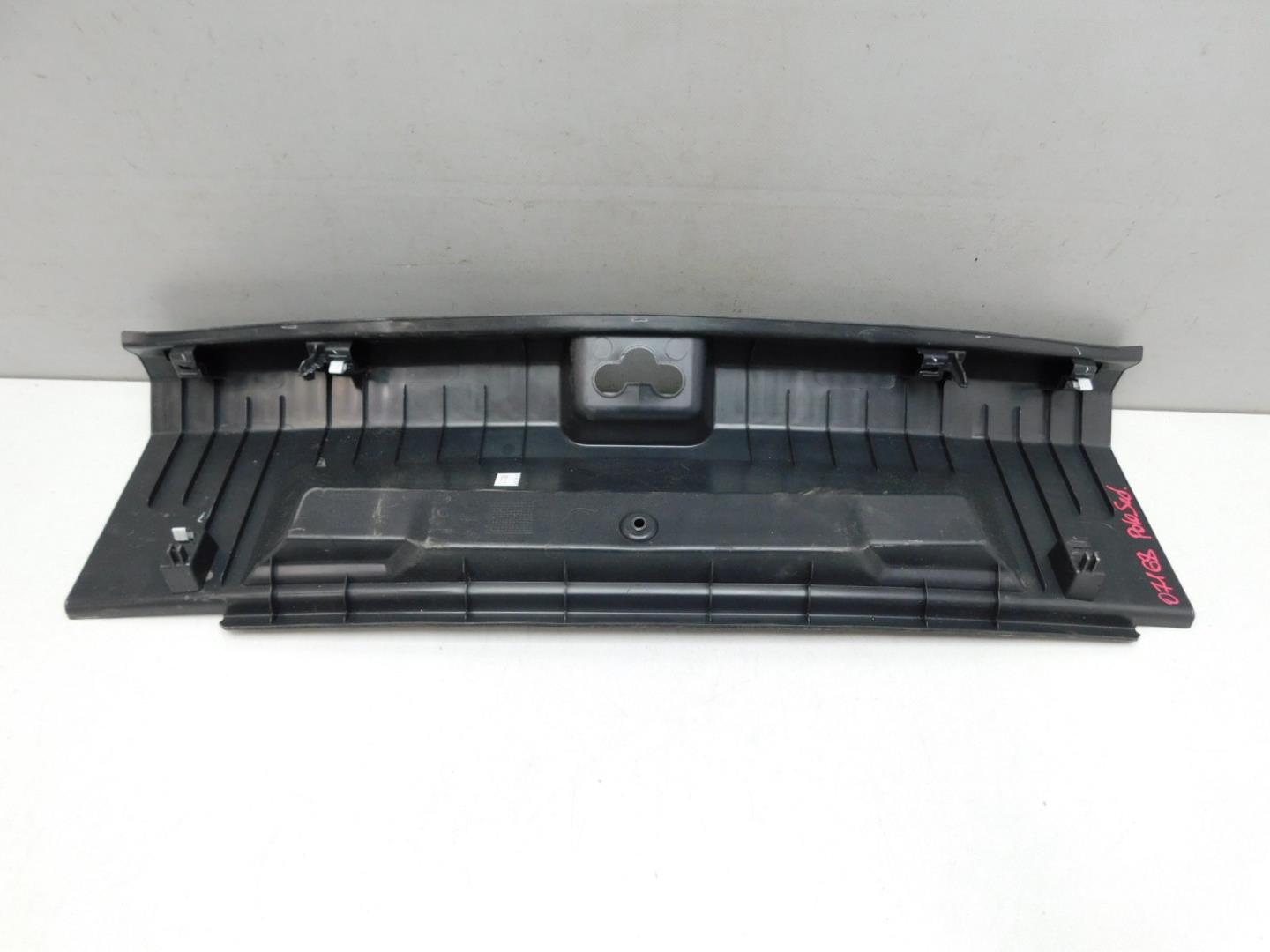 Обшивка багажника