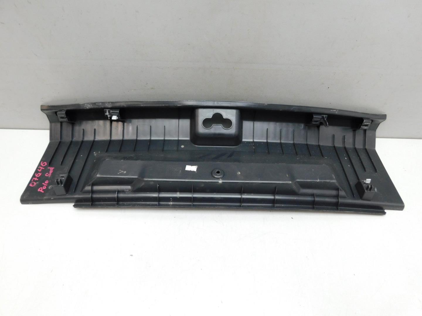 Обшивка багажника